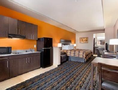 Days Inn by Wyndham Dilley photo 28