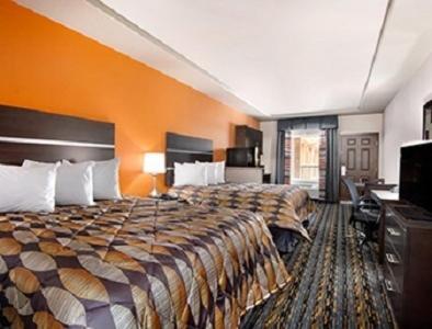 Days Inn by Wyndham Dilley photo 29