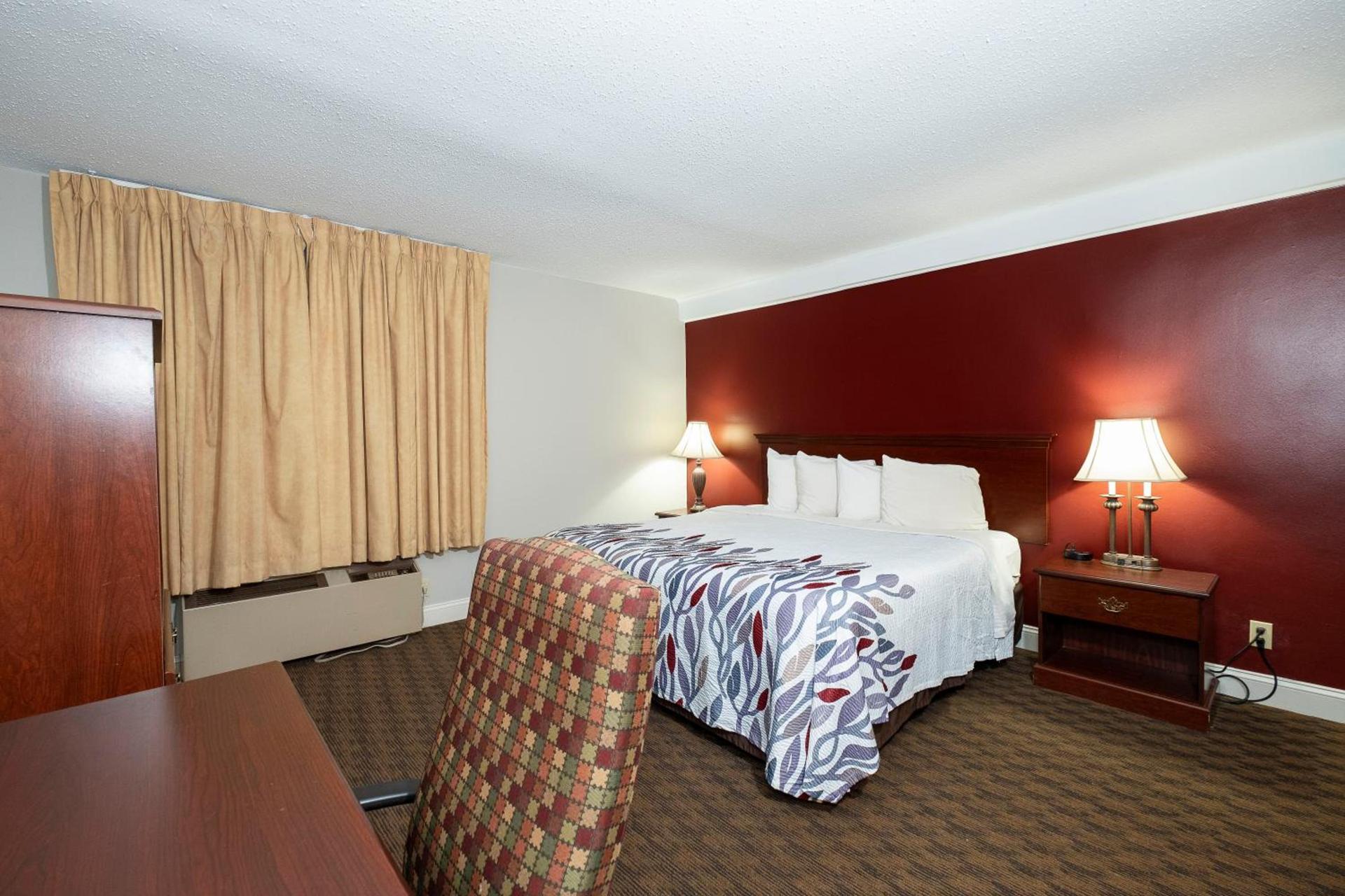 Red Roof Inn & Suites Hazleton photo 42