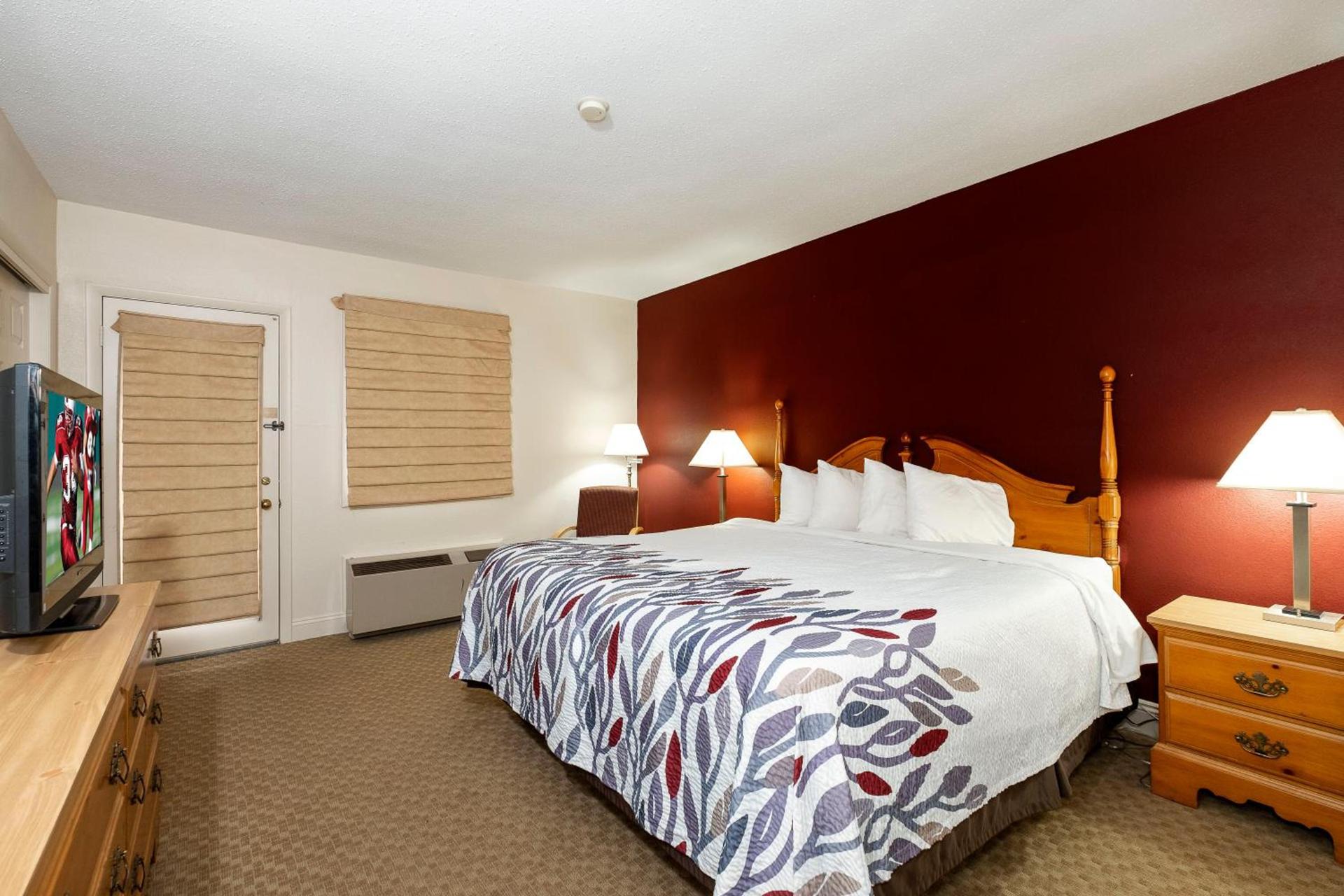 Red Roof Inn & Suites Hazleton photo 26