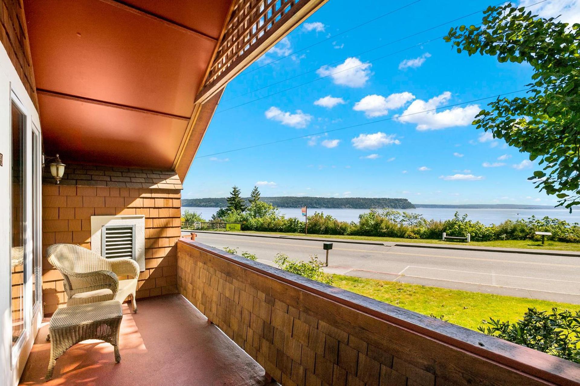 Saratoga Inn photo 6