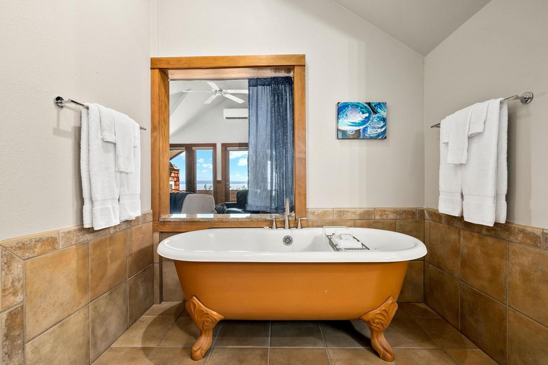 Saratoga Inn photo 15