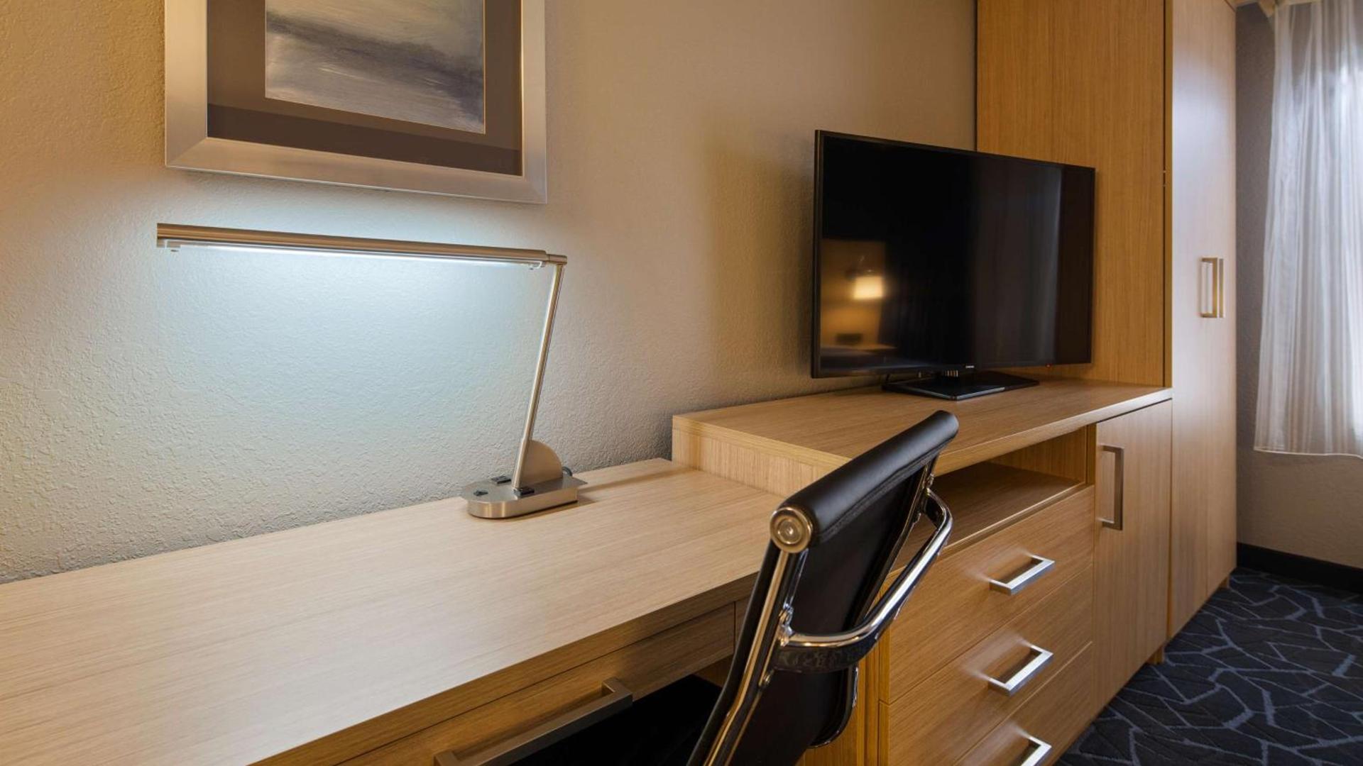 Best Western Eau Claire South photo 17
