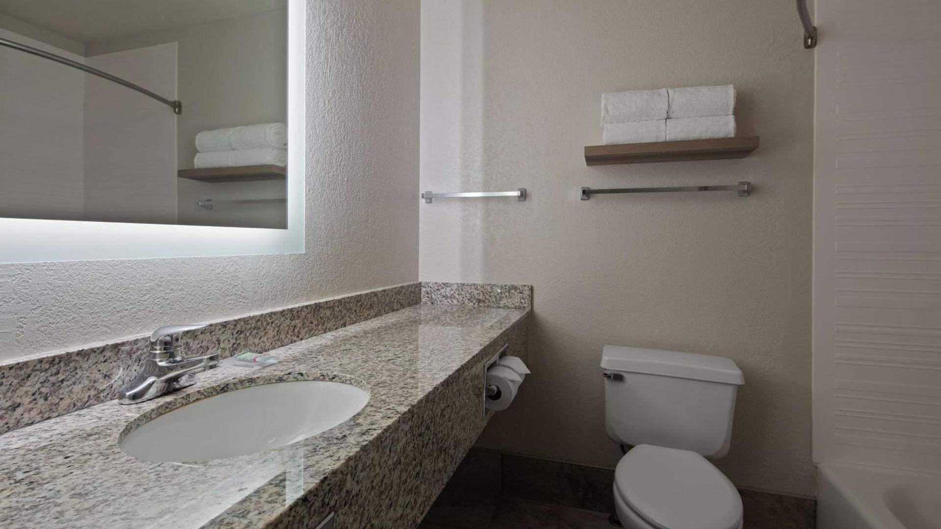 Best Western Eau Claire South photo 16