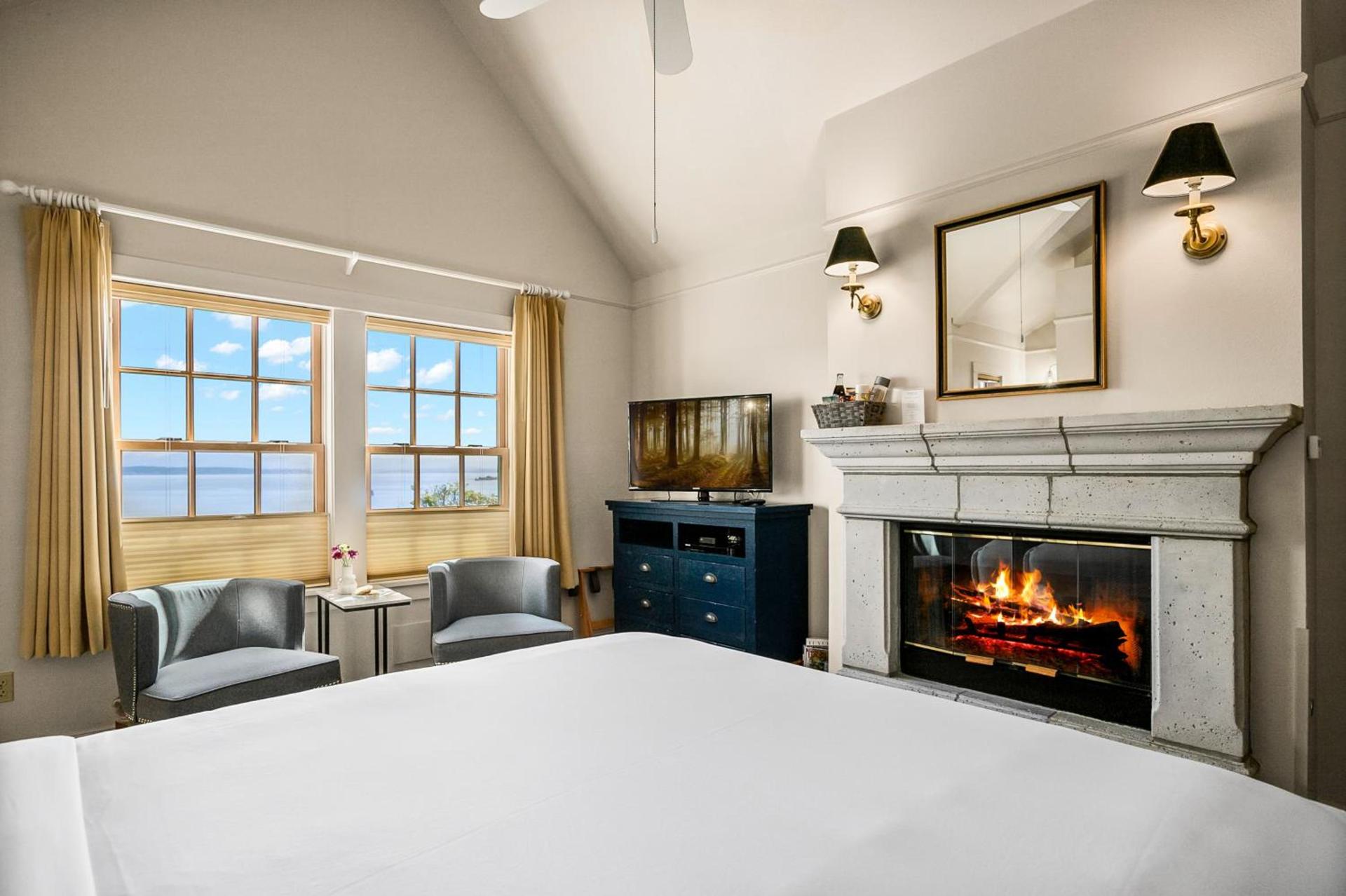 Saratoga Inn photo 36