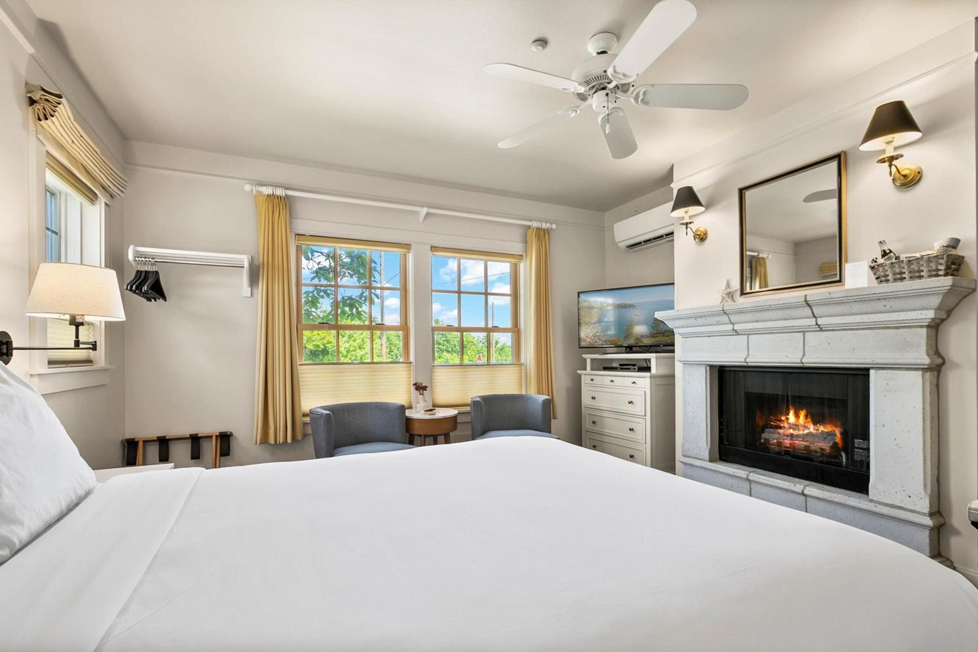 Saratoga Inn photo 49