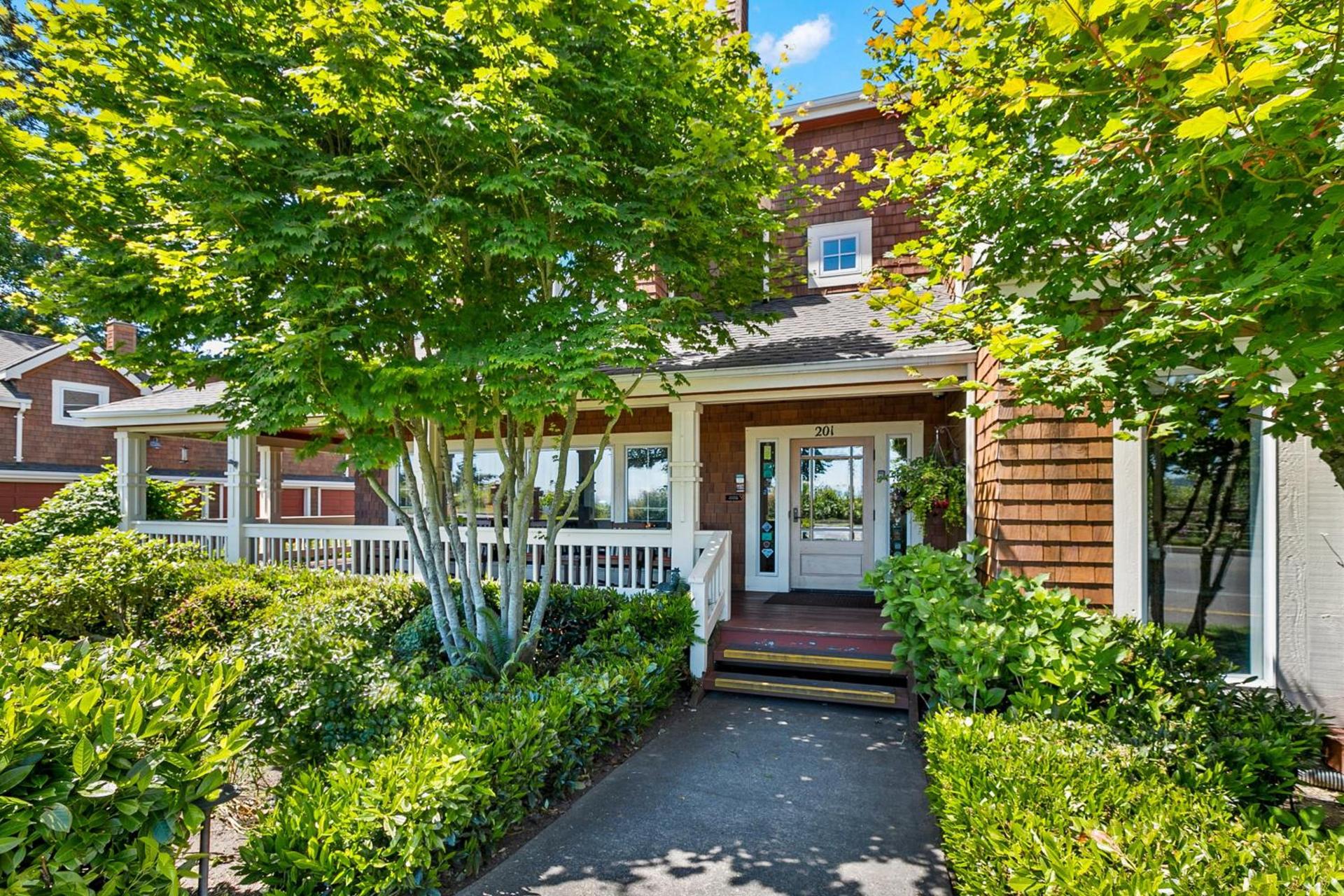 Saratoga Inn photo 8