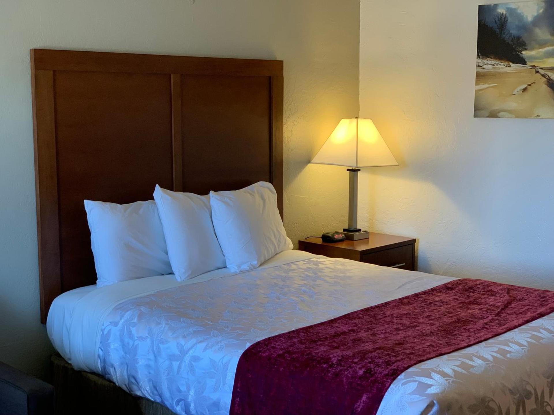 Red Carpet Inn Medford photo 13