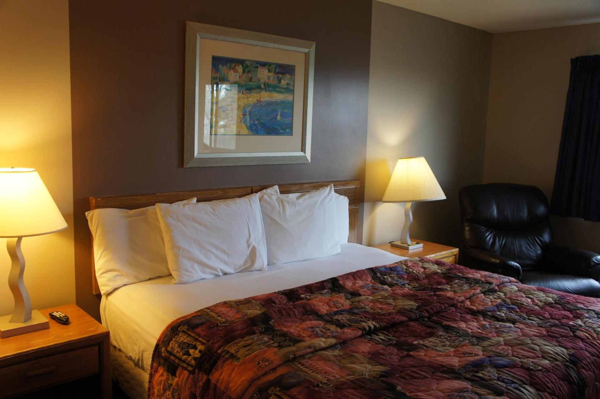 Coratel Inn and Suites Maple Grove photo 61