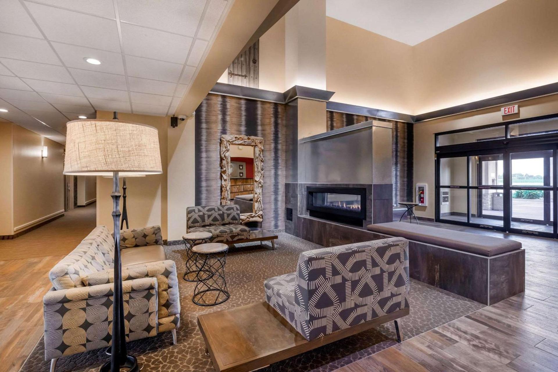 Comfort Suites Burlington photo 2