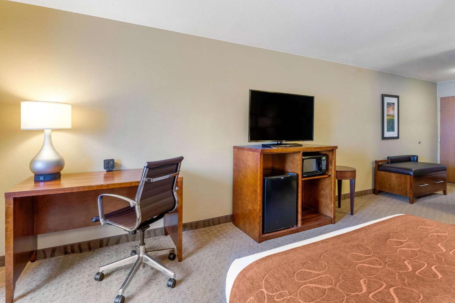 Comfort Suites Burlington photo 23