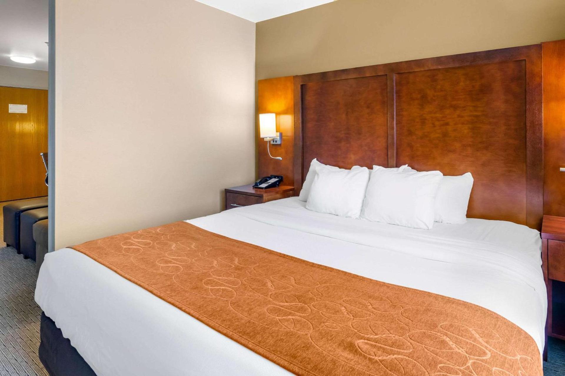 Comfort Suites Burlington photo 28