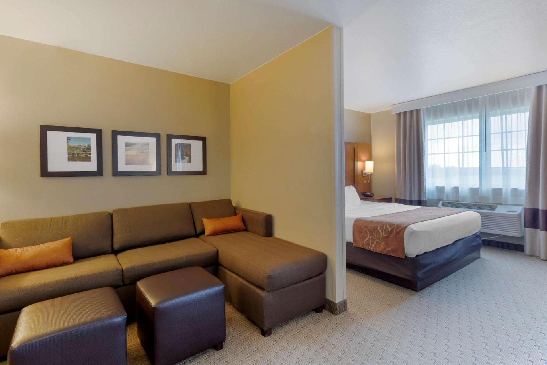 Comfort Suites Burlington photo 21