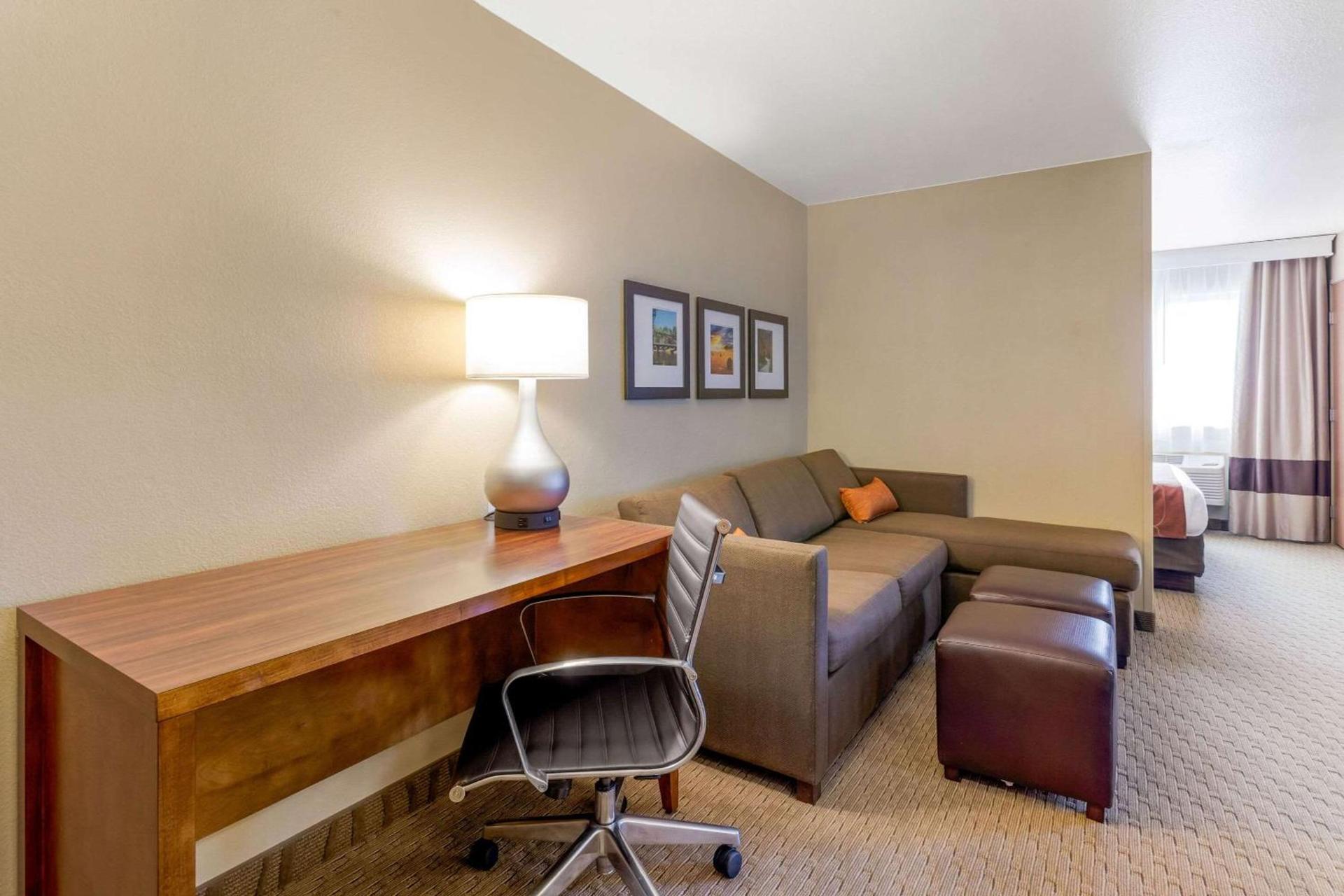 Comfort Suites Burlington photo 15
