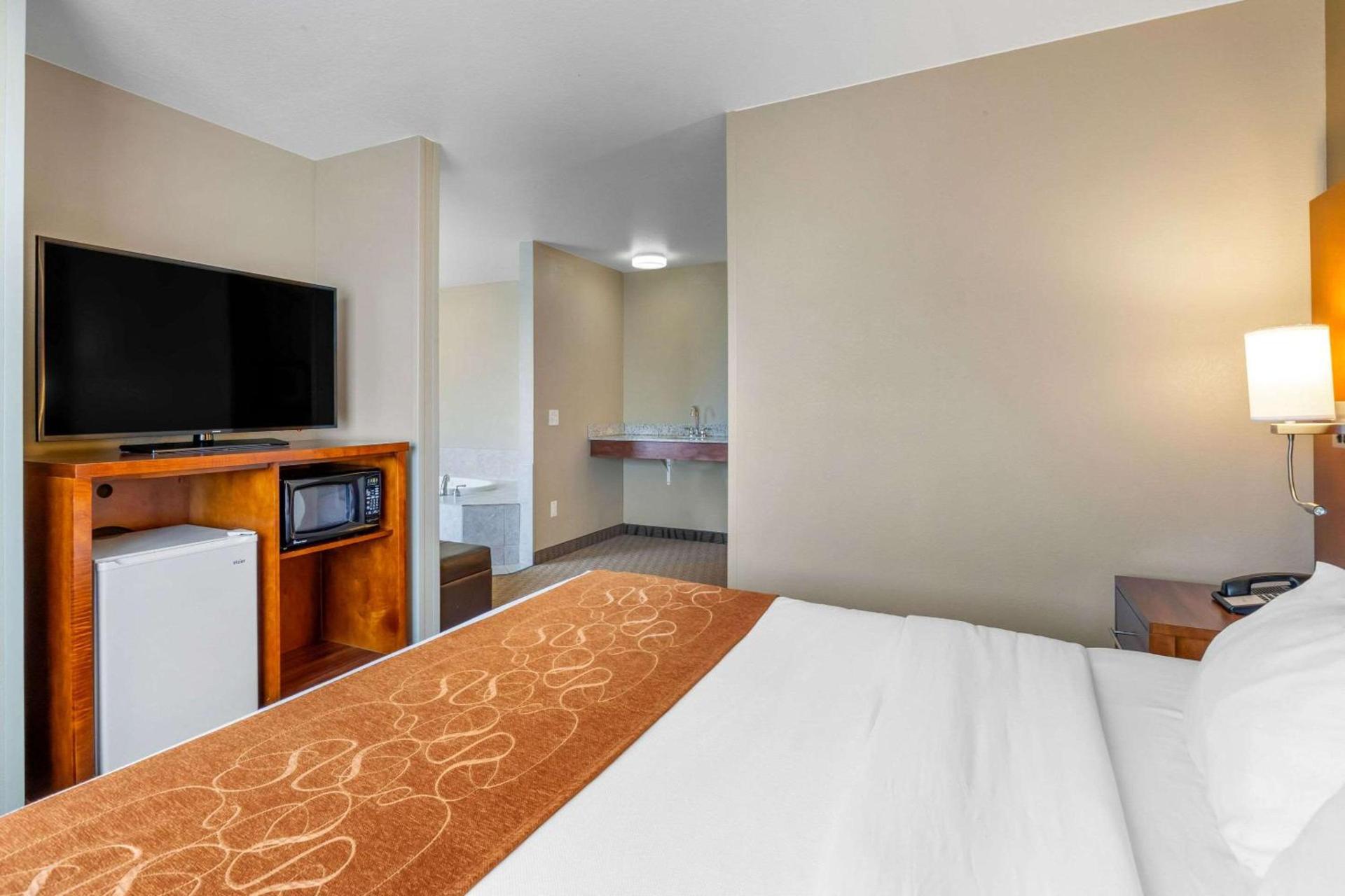 Comfort Suites Burlington photo 17