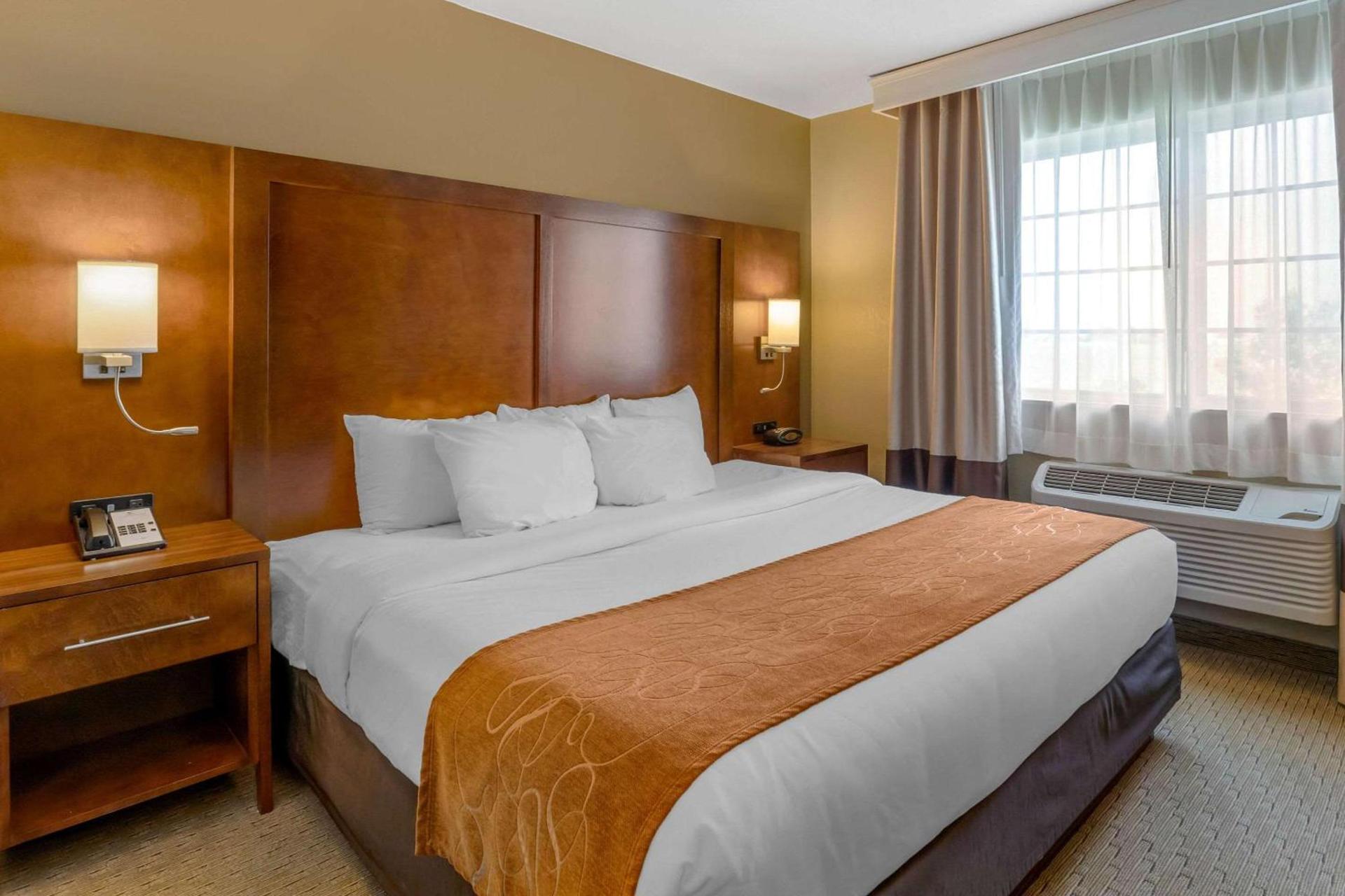 Comfort Suites Burlington photo 20