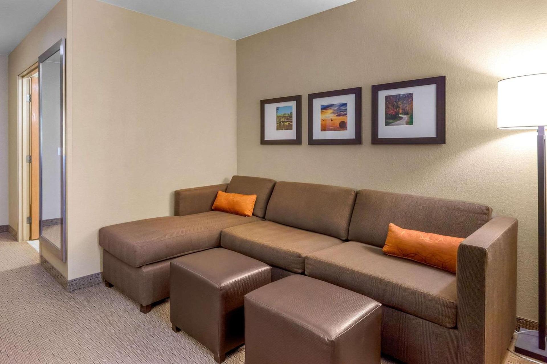 Comfort Suites Burlington photo 13