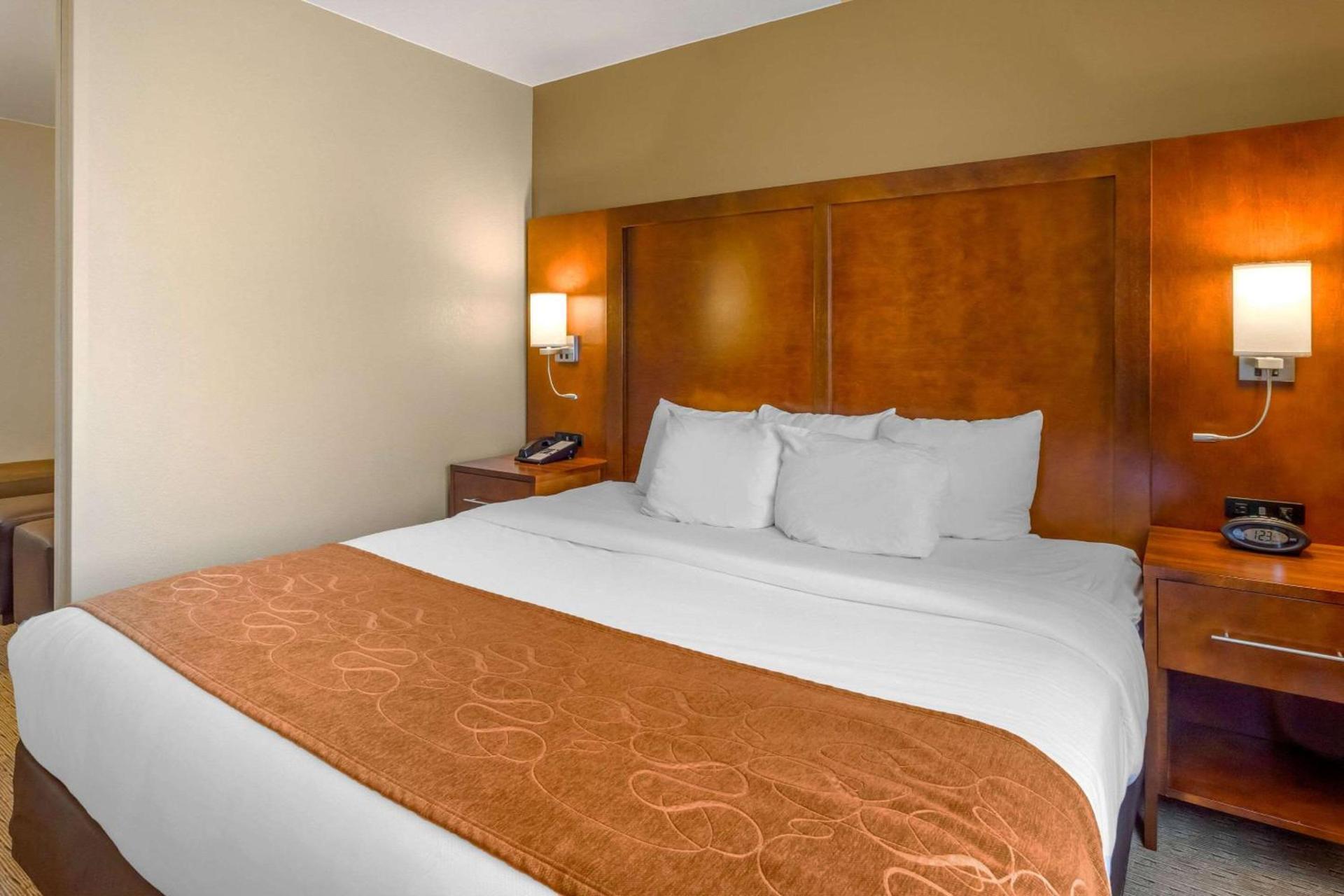 Comfort Suites Burlington photo 16