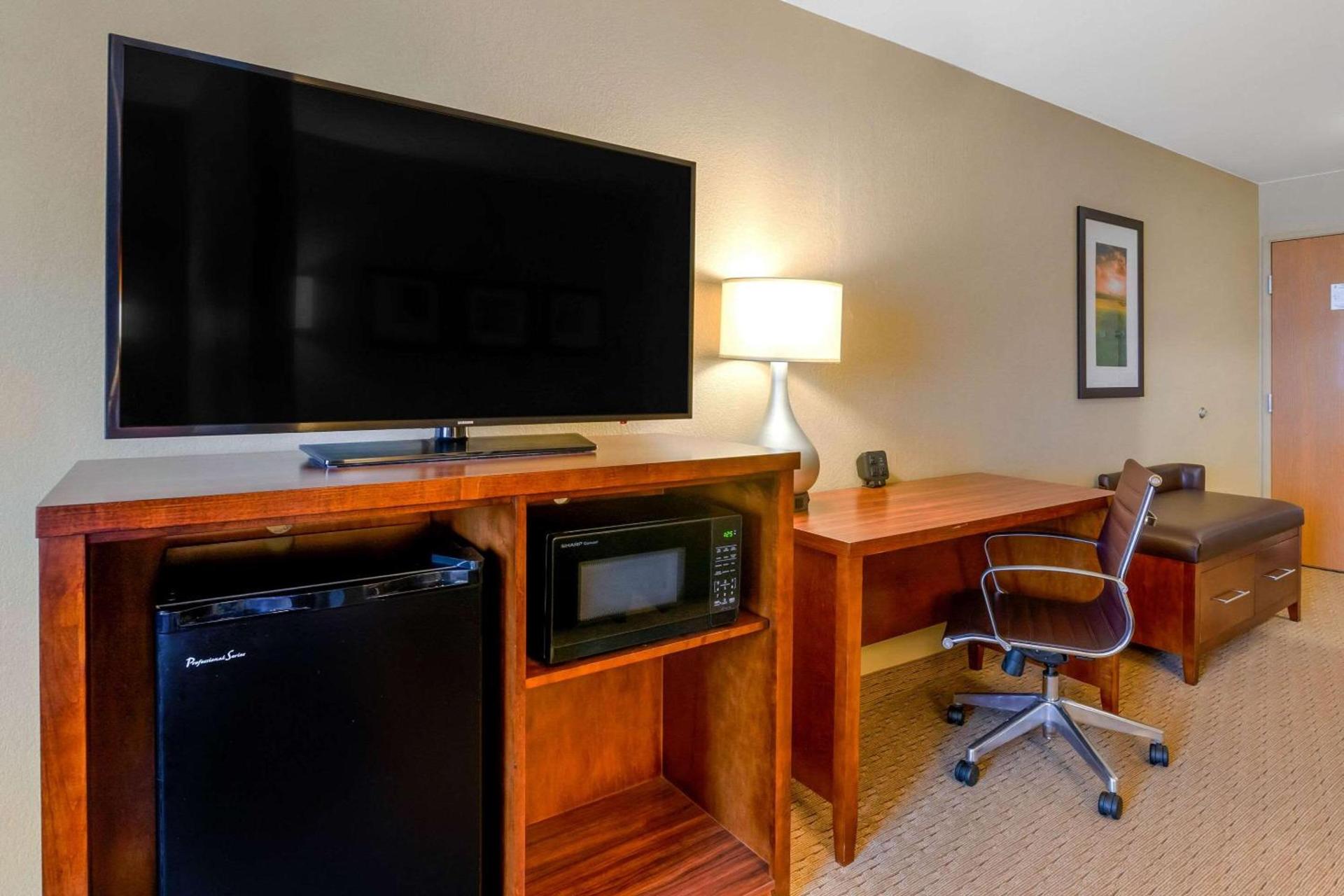 Comfort Suites Burlington photo 29