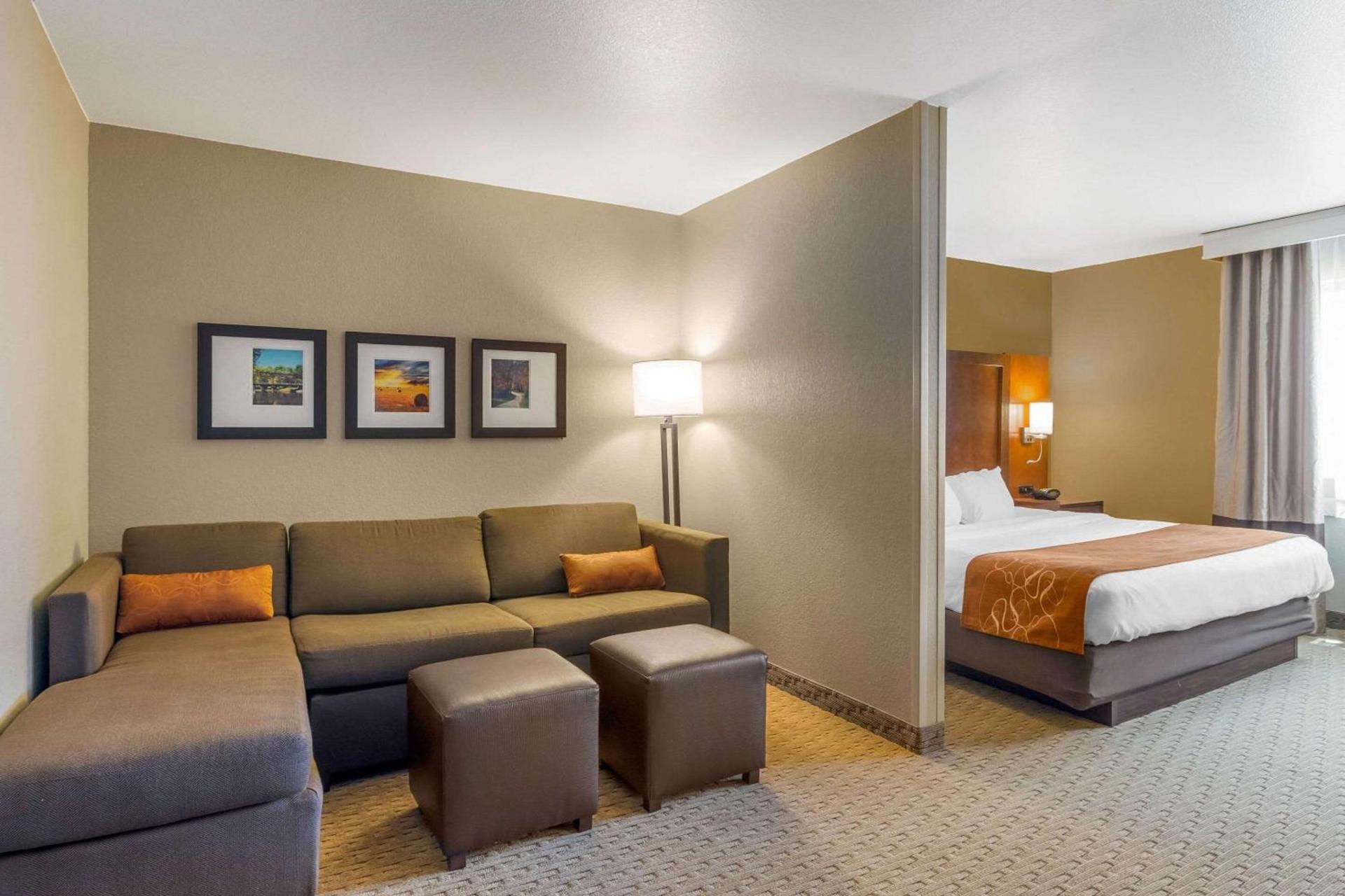 Comfort Suites Burlington photo 14