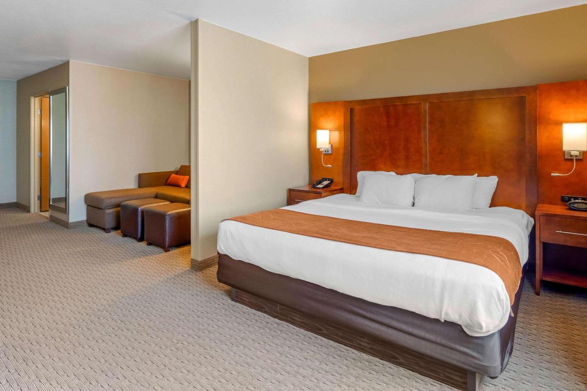 Comfort Suites Burlington photo 45