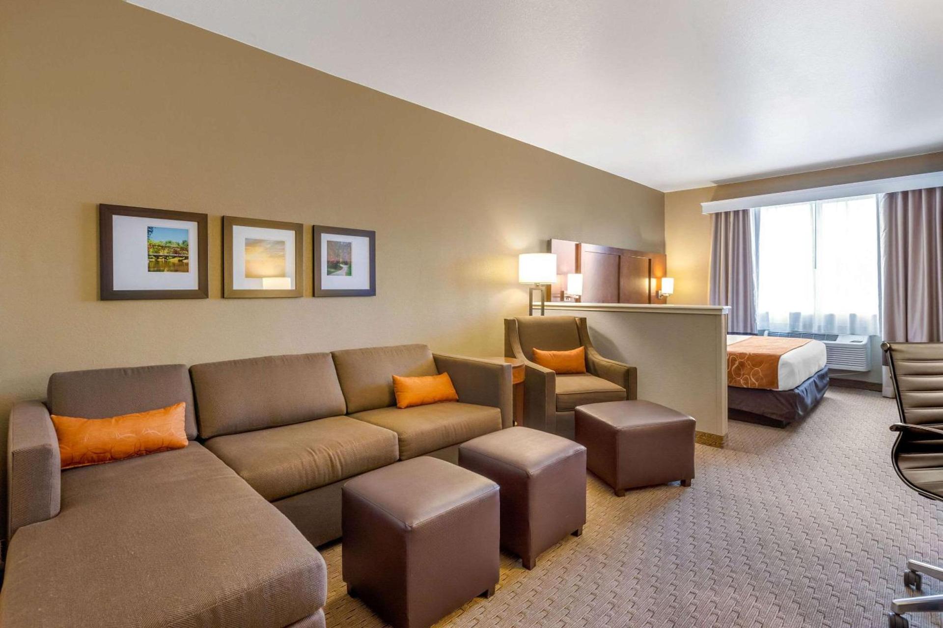 Comfort Suites Burlington photo 32