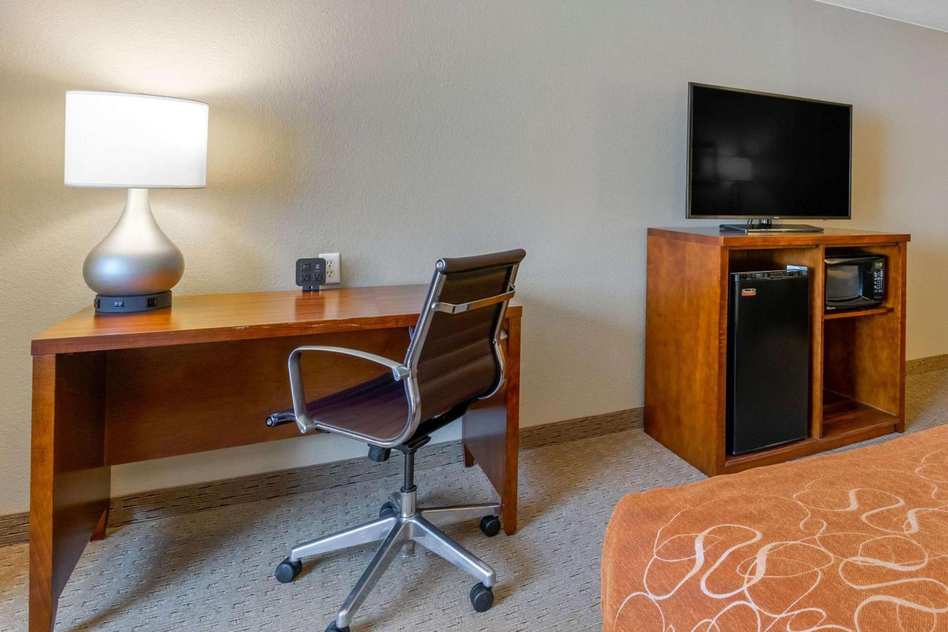 Comfort Suites Burlington photo 26