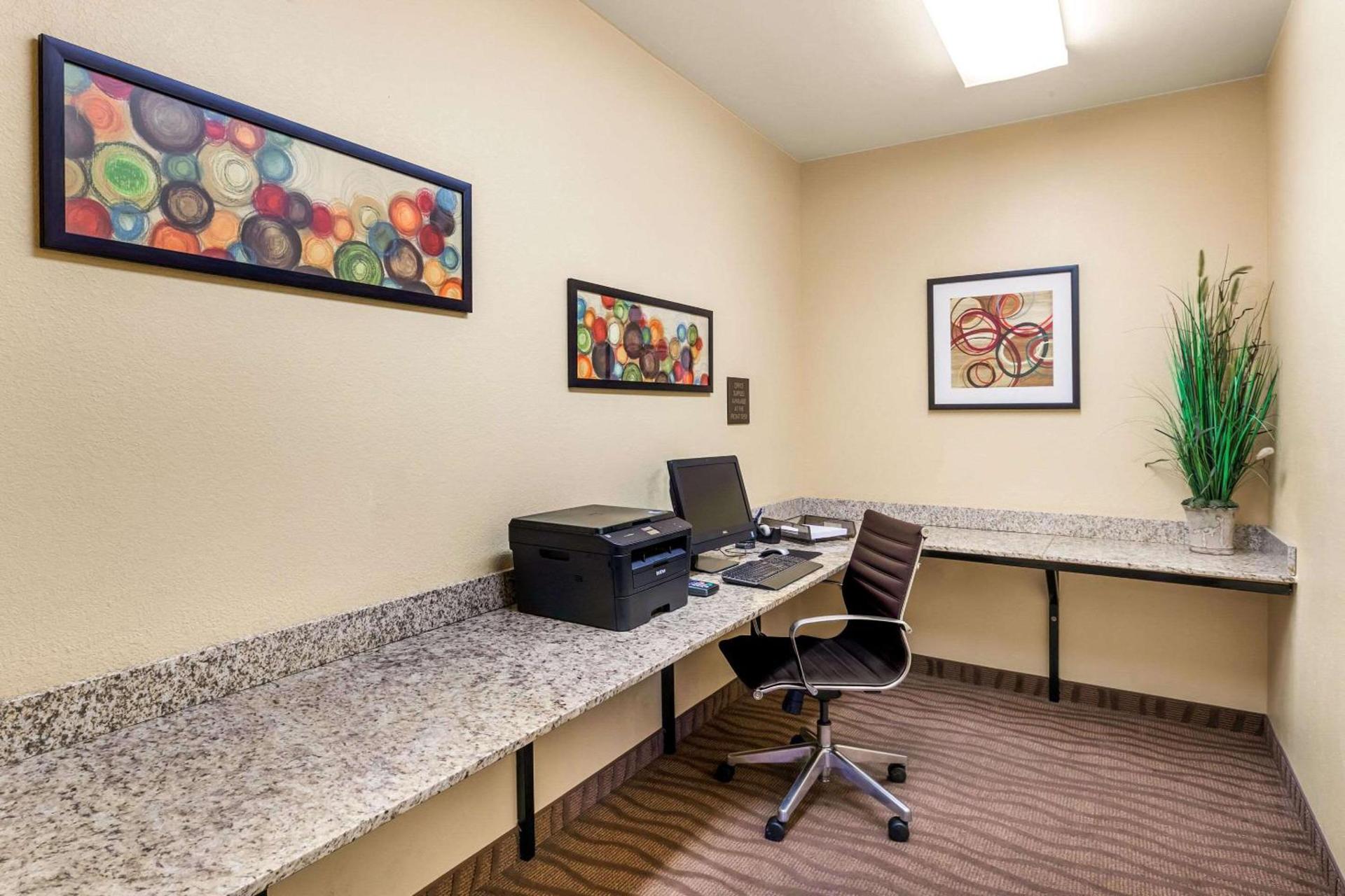 Comfort Suites Burlington photo 18