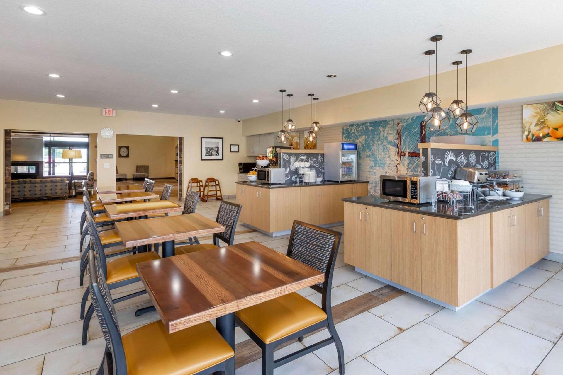 Comfort Suites Burlington photo 38