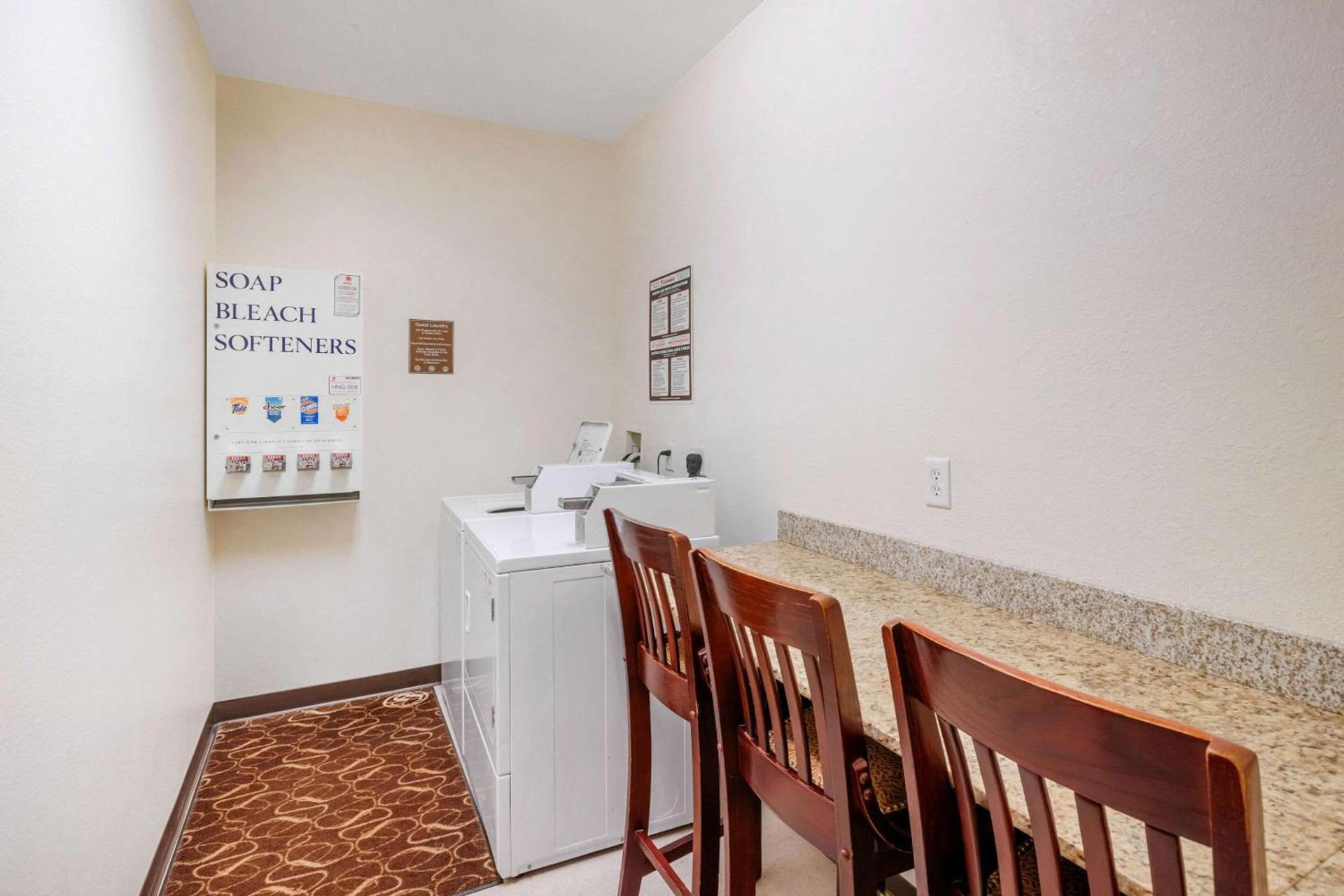 Comfort Suites Burlington photo 12