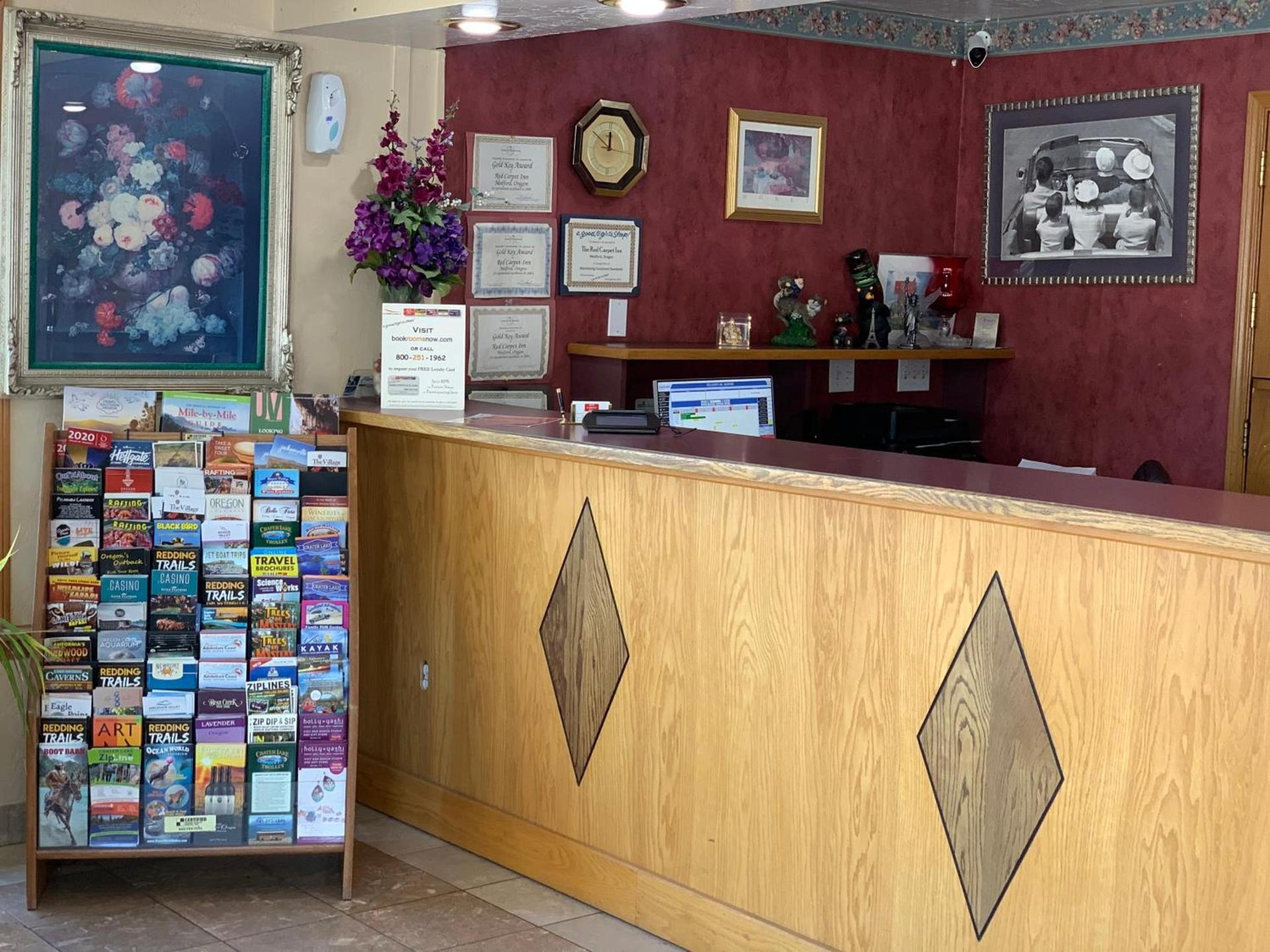 Red Carpet Inn Medford photo 2