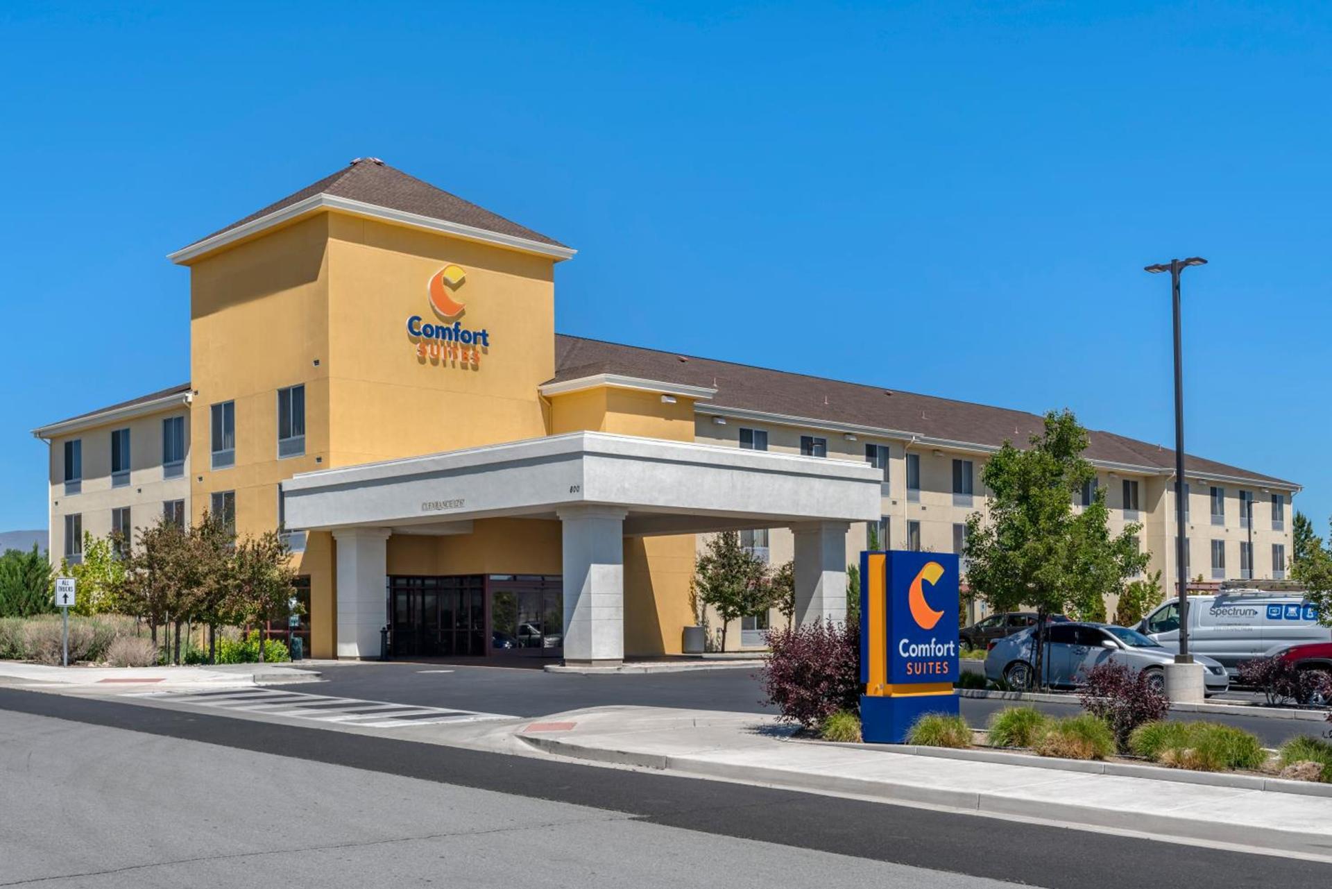 Comfort Suites Fernley photo 1