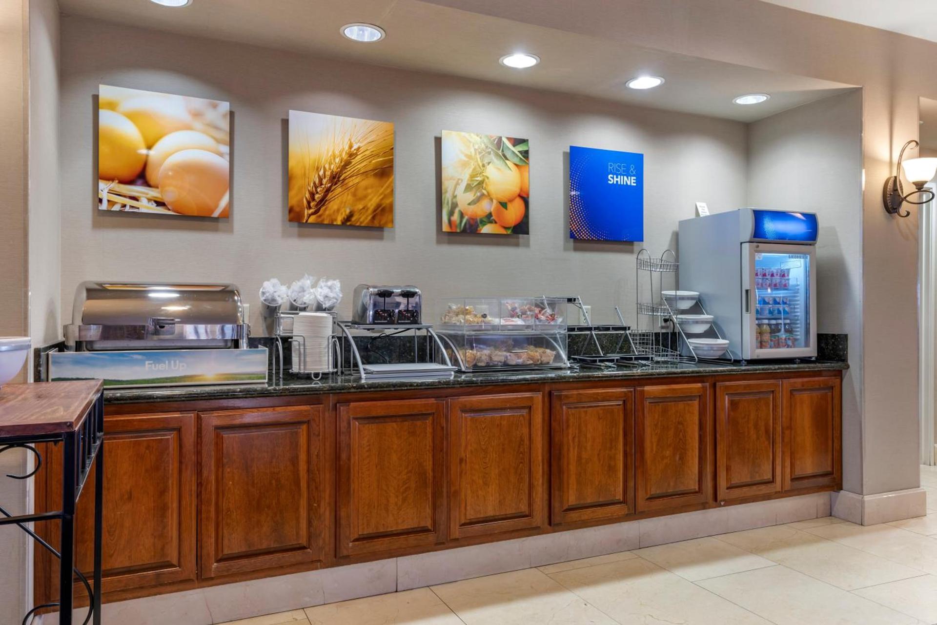 Comfort Suites Fernley photo 10