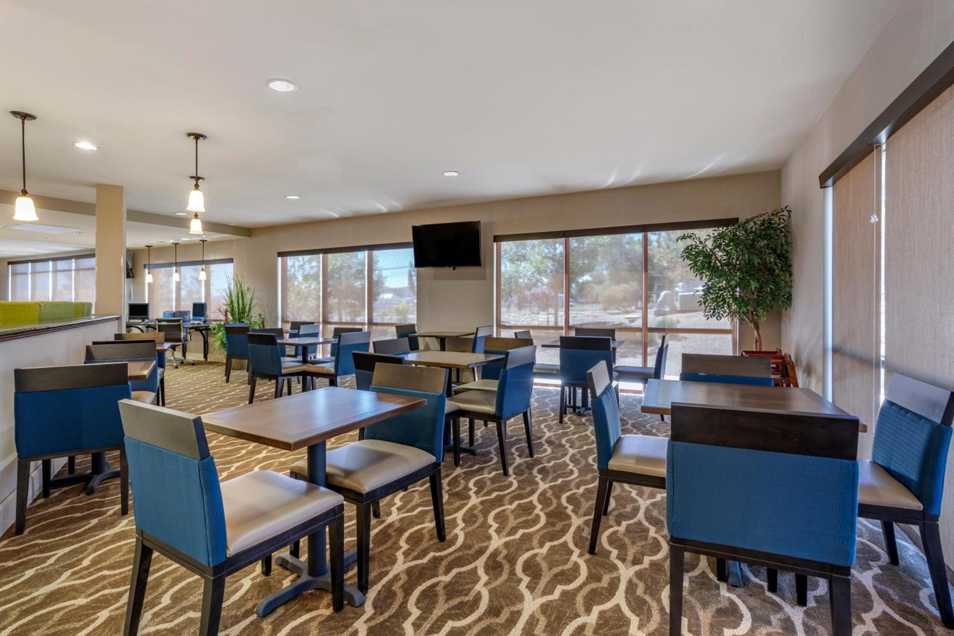 Comfort Suites Fernley photo 12