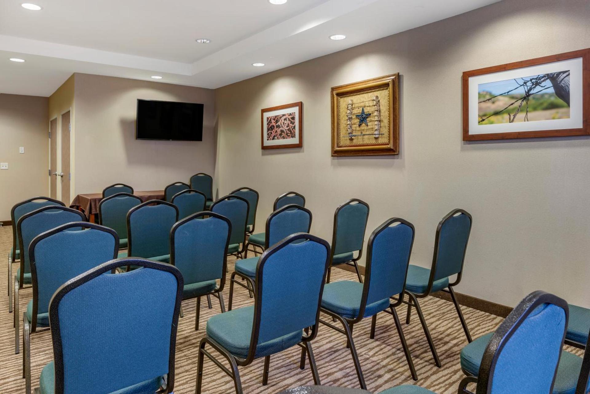 Comfort Suites Fernley photo 15