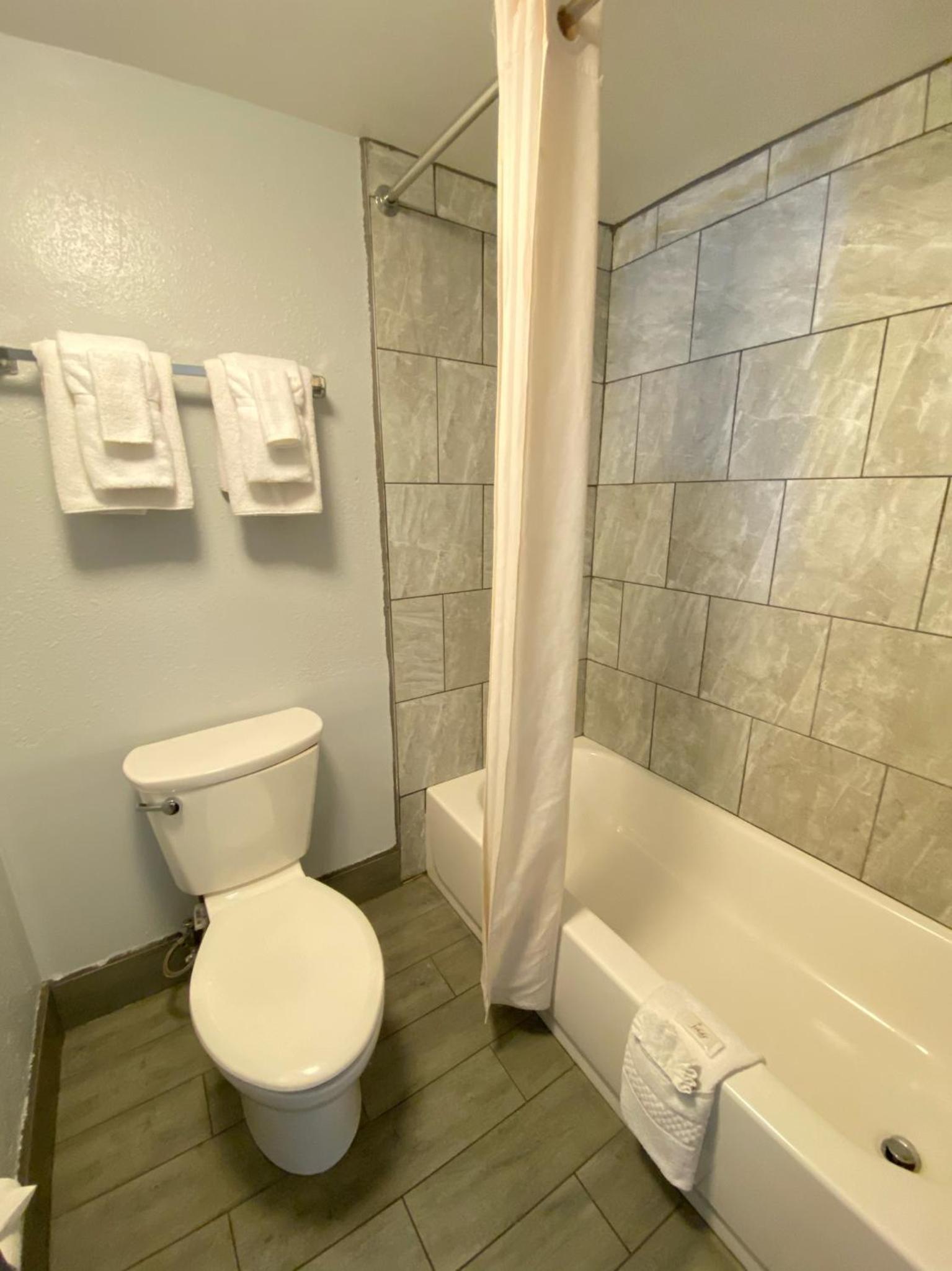 Quarters Inn & Suites photo 14