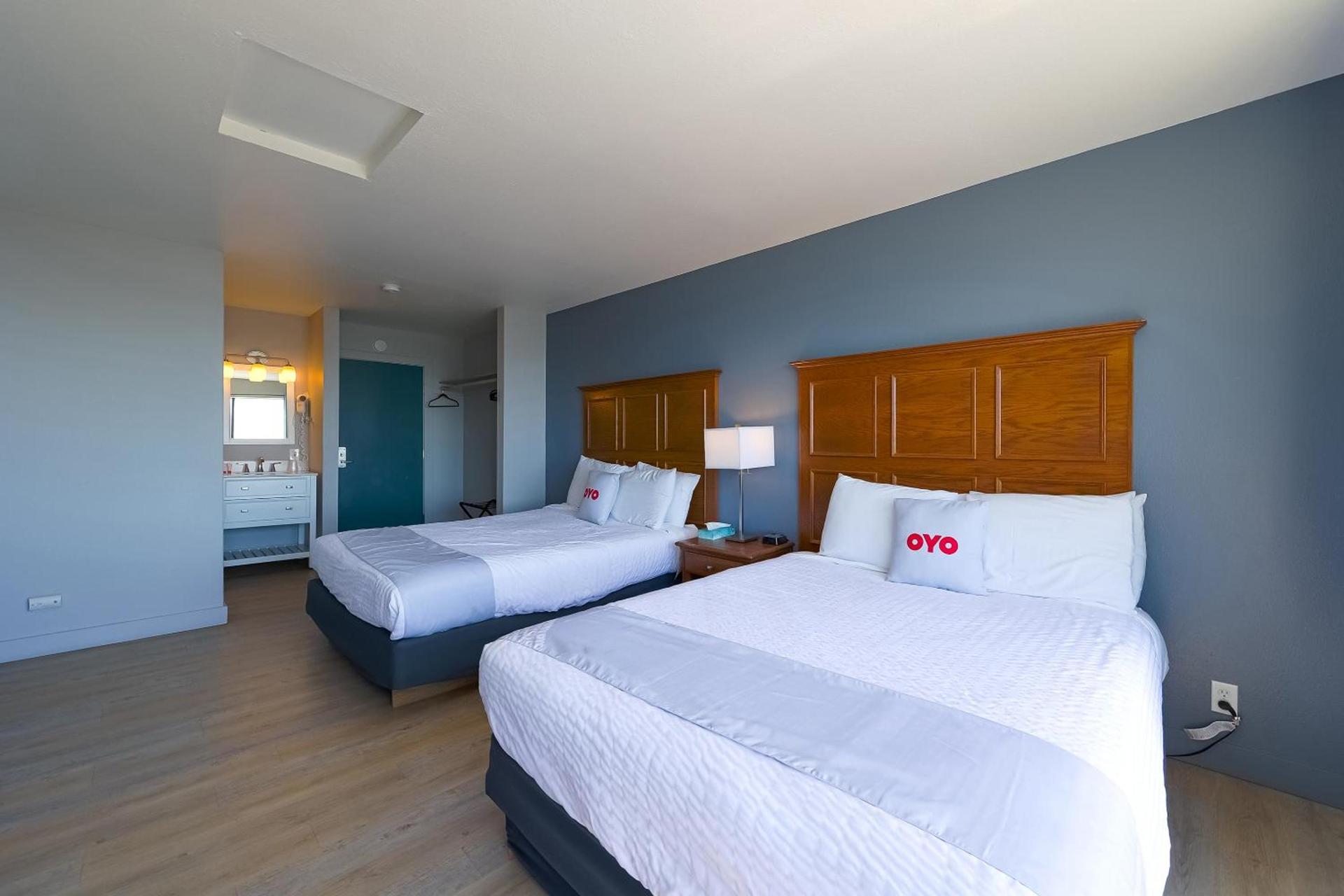 Waves Hotel NYE Beach - Newport OR photo 59