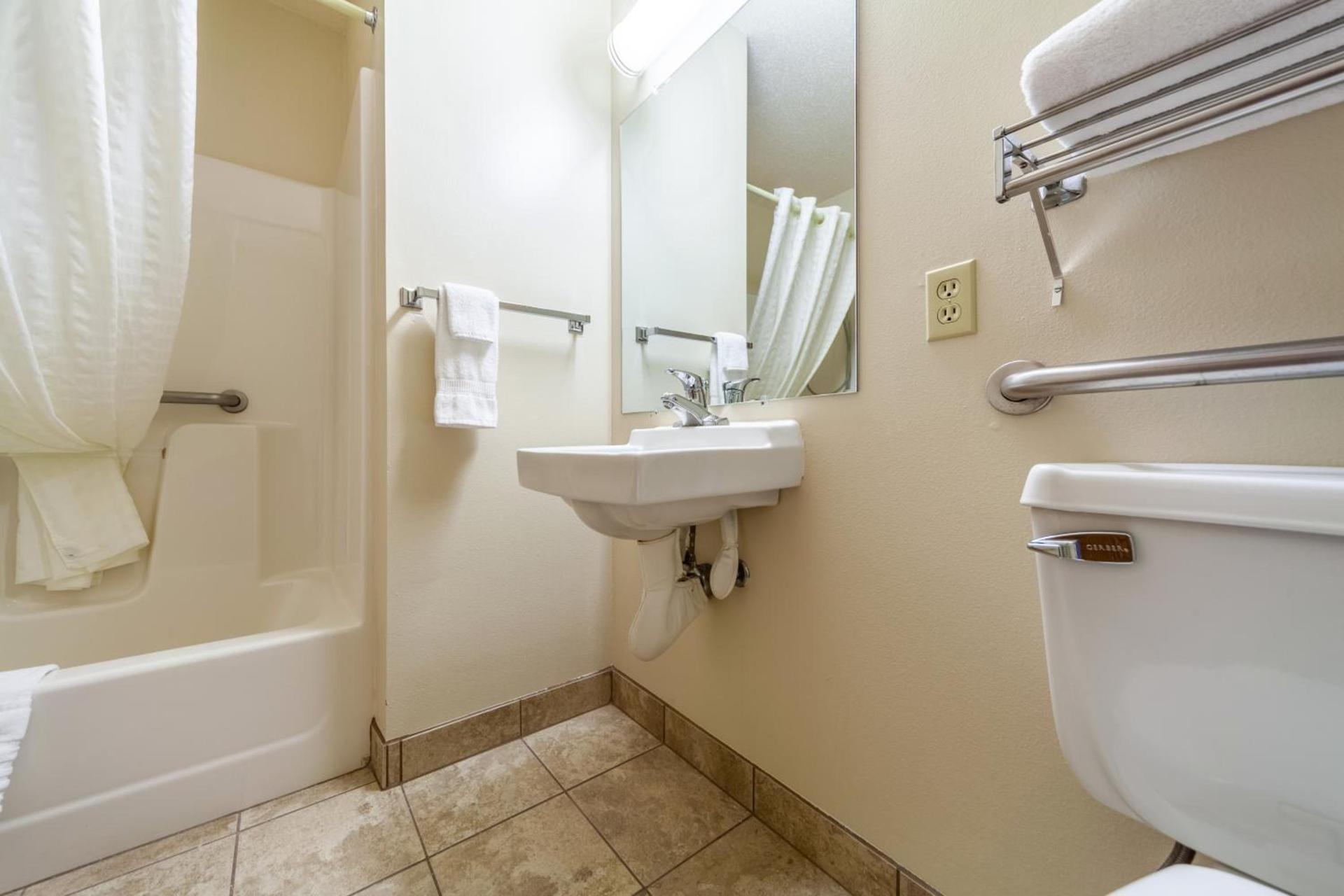 Econo Lodge Sioux Center photo 42
