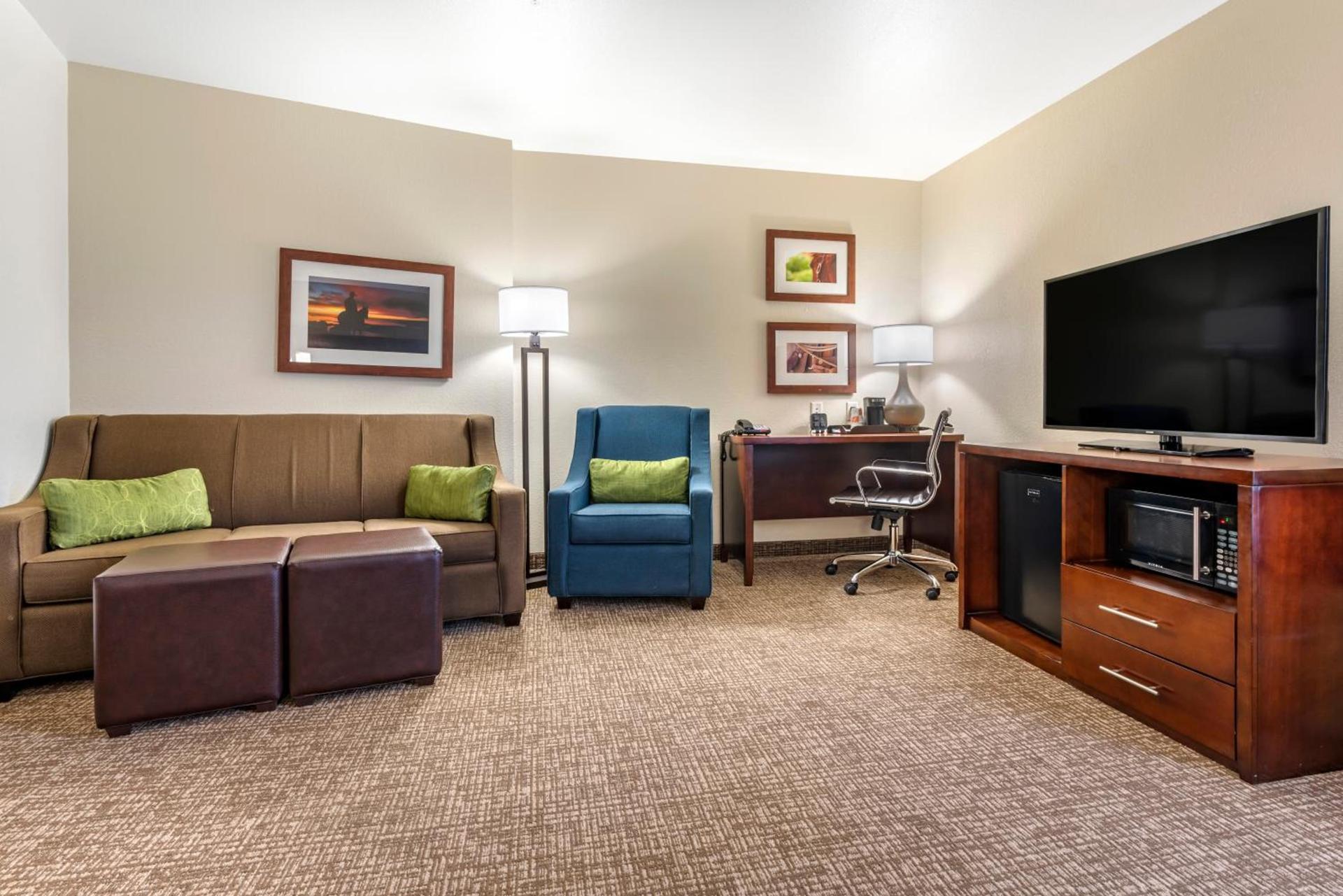 Comfort Suites Fernley photo 18