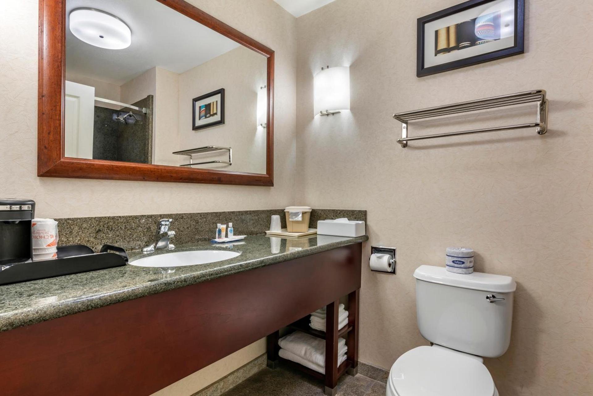 Comfort Suites Fernley photo 30