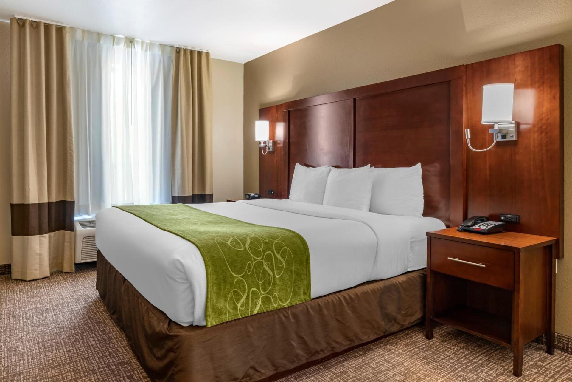 Comfort Suites Fernley photo 22