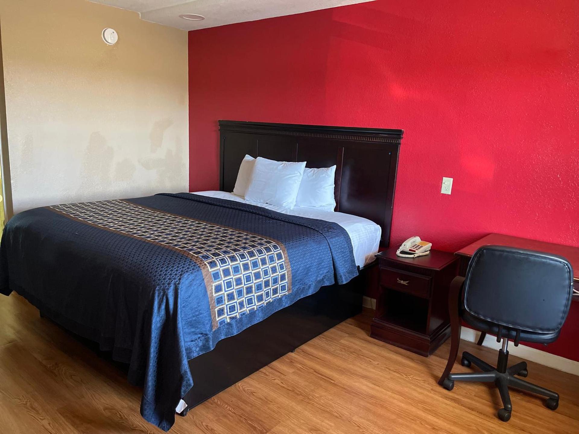 Deluxe Inn photo 7