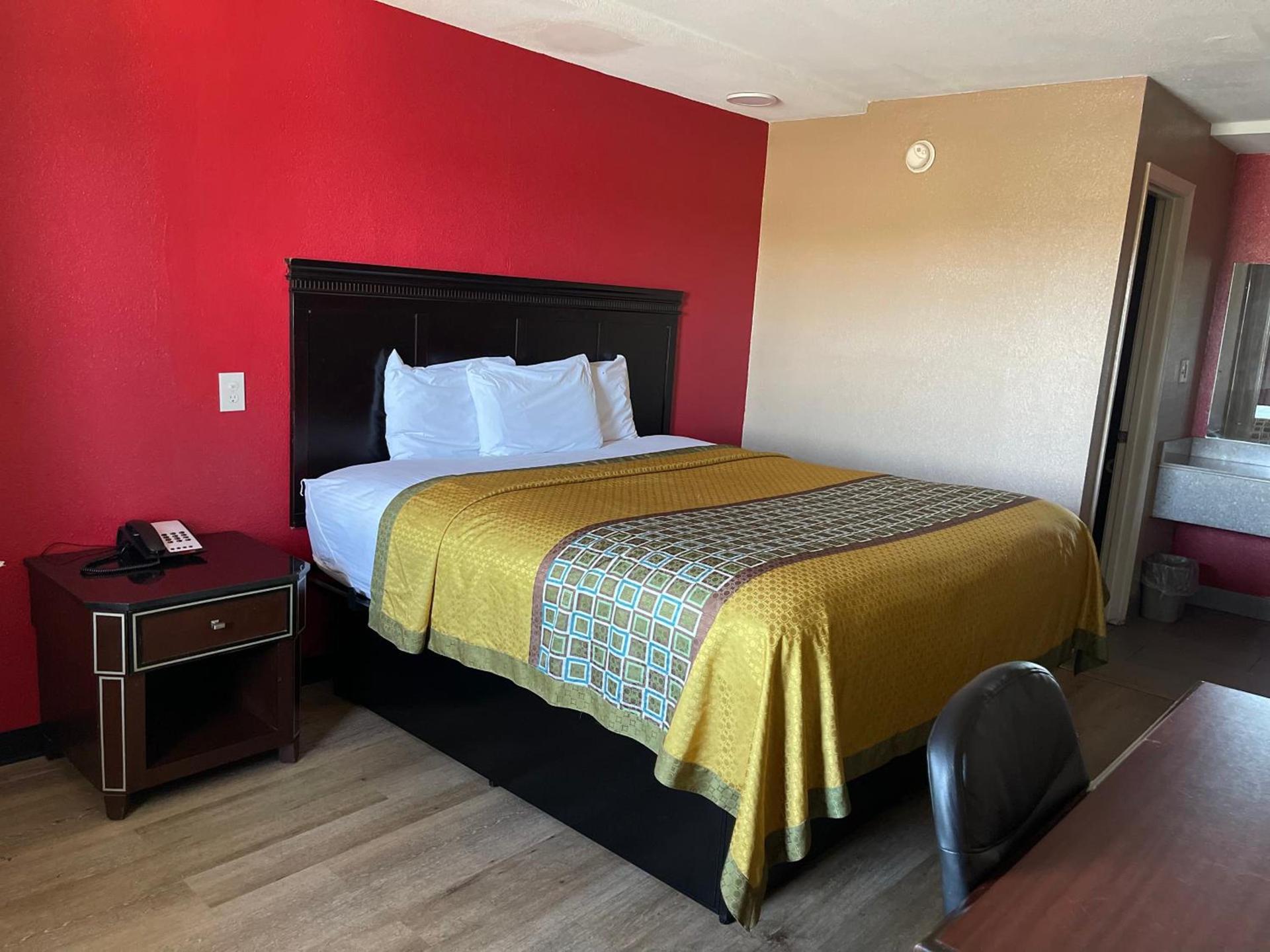 Deluxe Inn photo 5