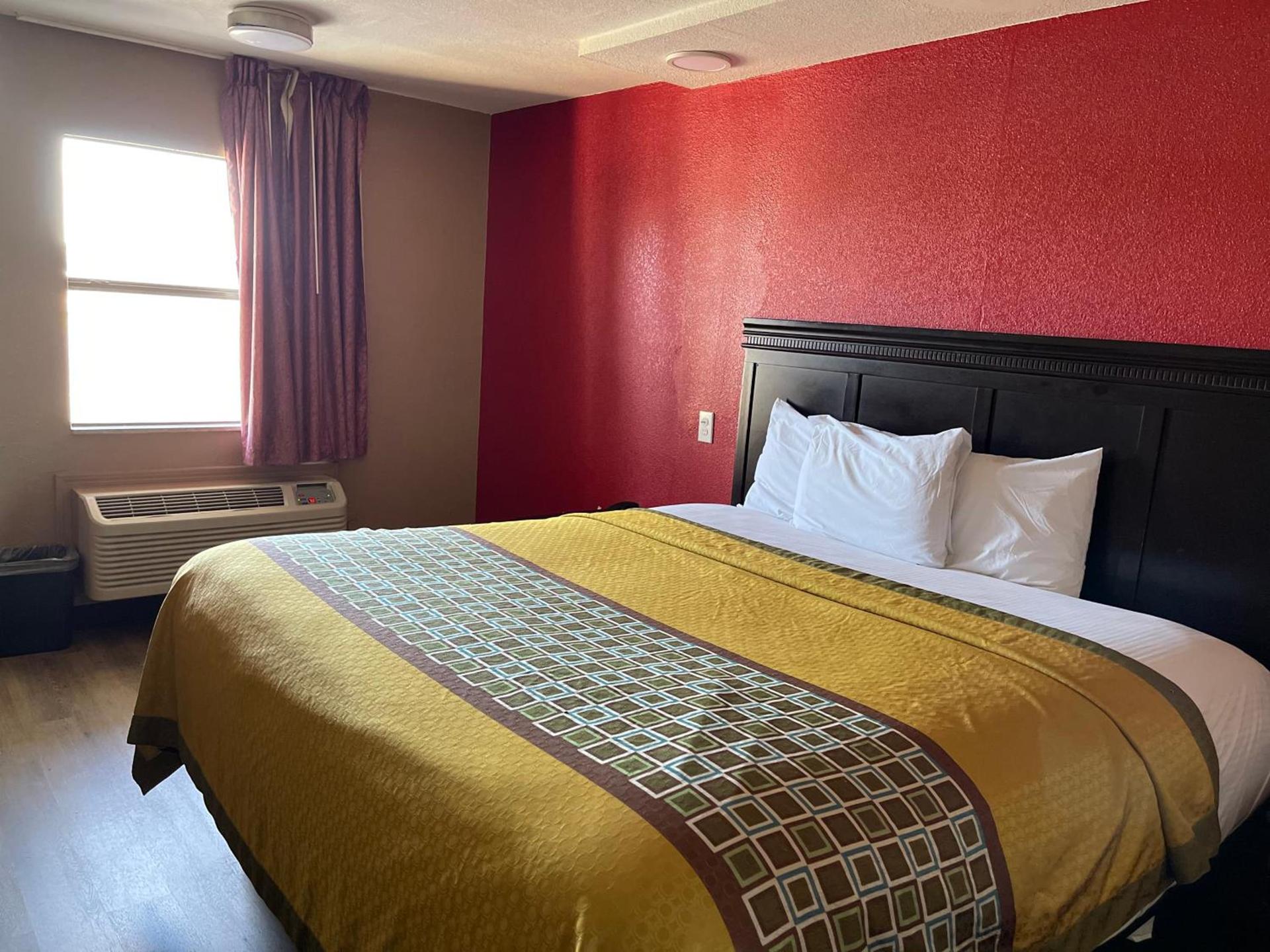 Deluxe Inn photo 4