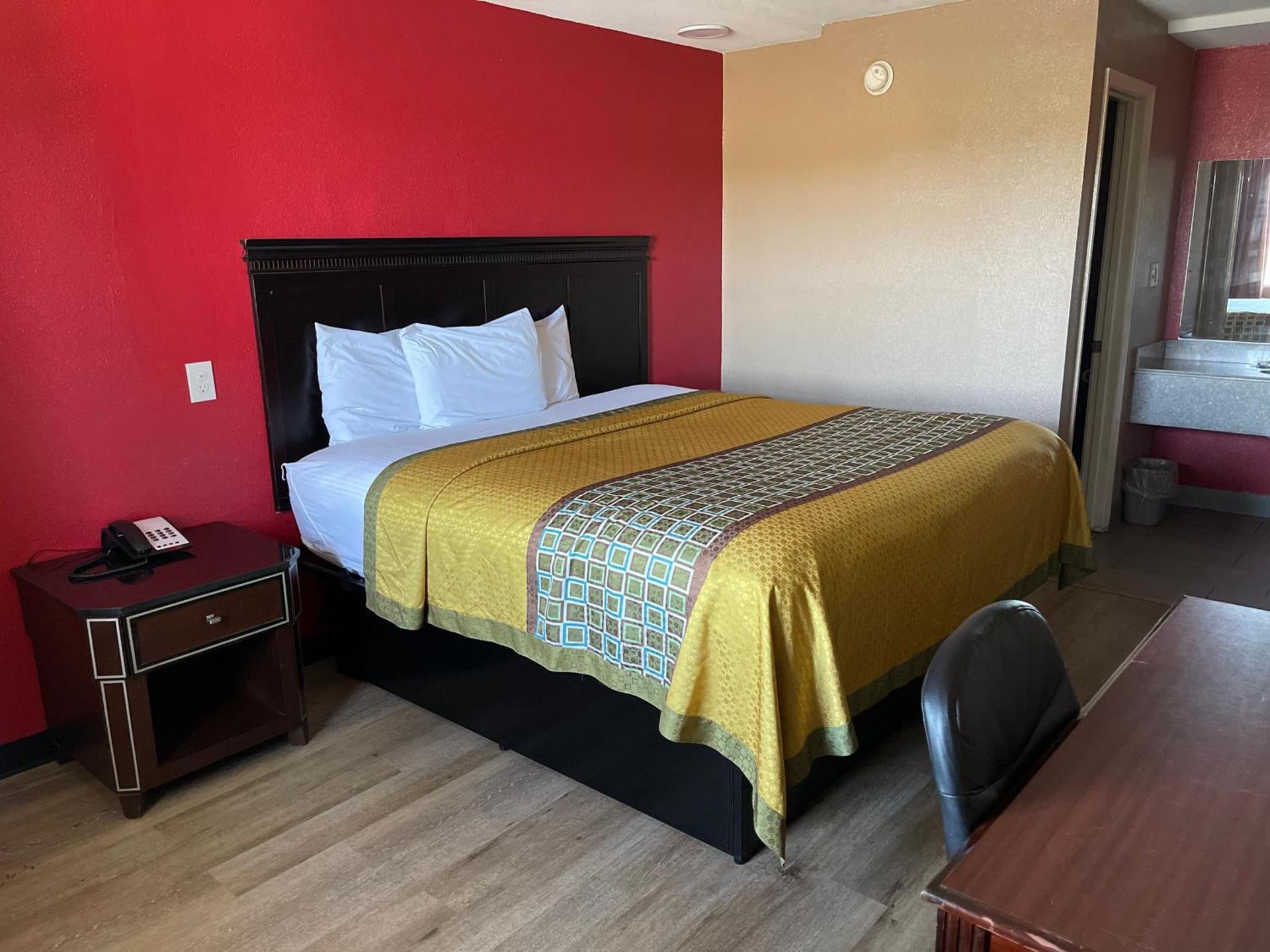 Deluxe Inn photo 3