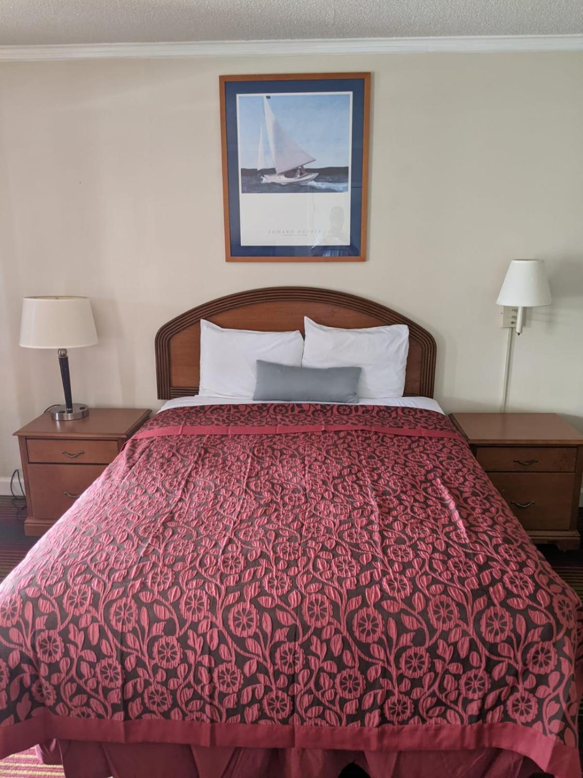 Azalea Inn & Suites photo 6
