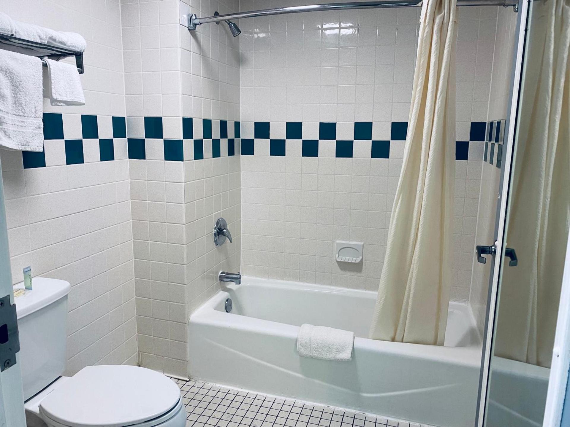 Excel Inn & Suites photo 11