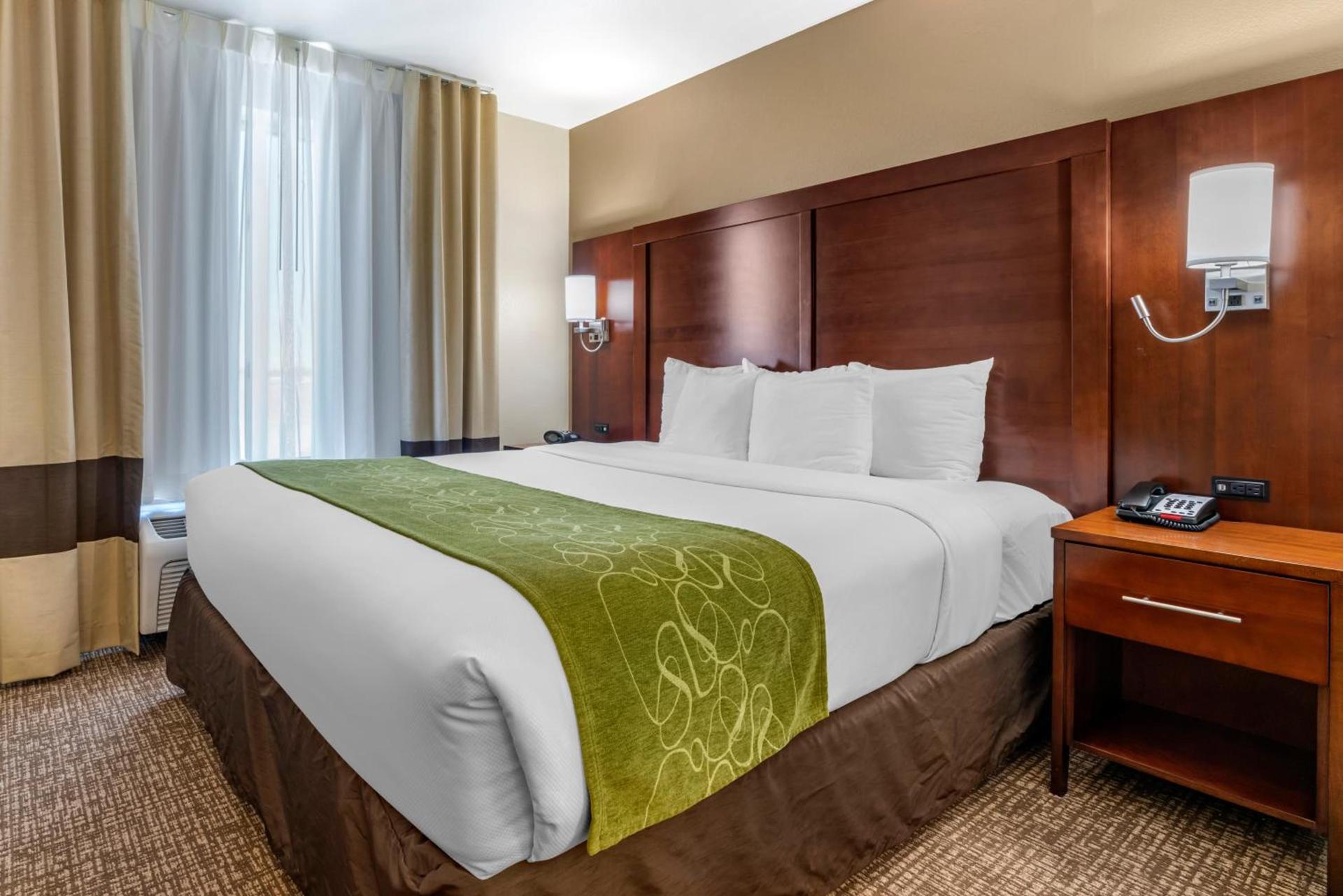 Comfort Suites Fernley photo 40