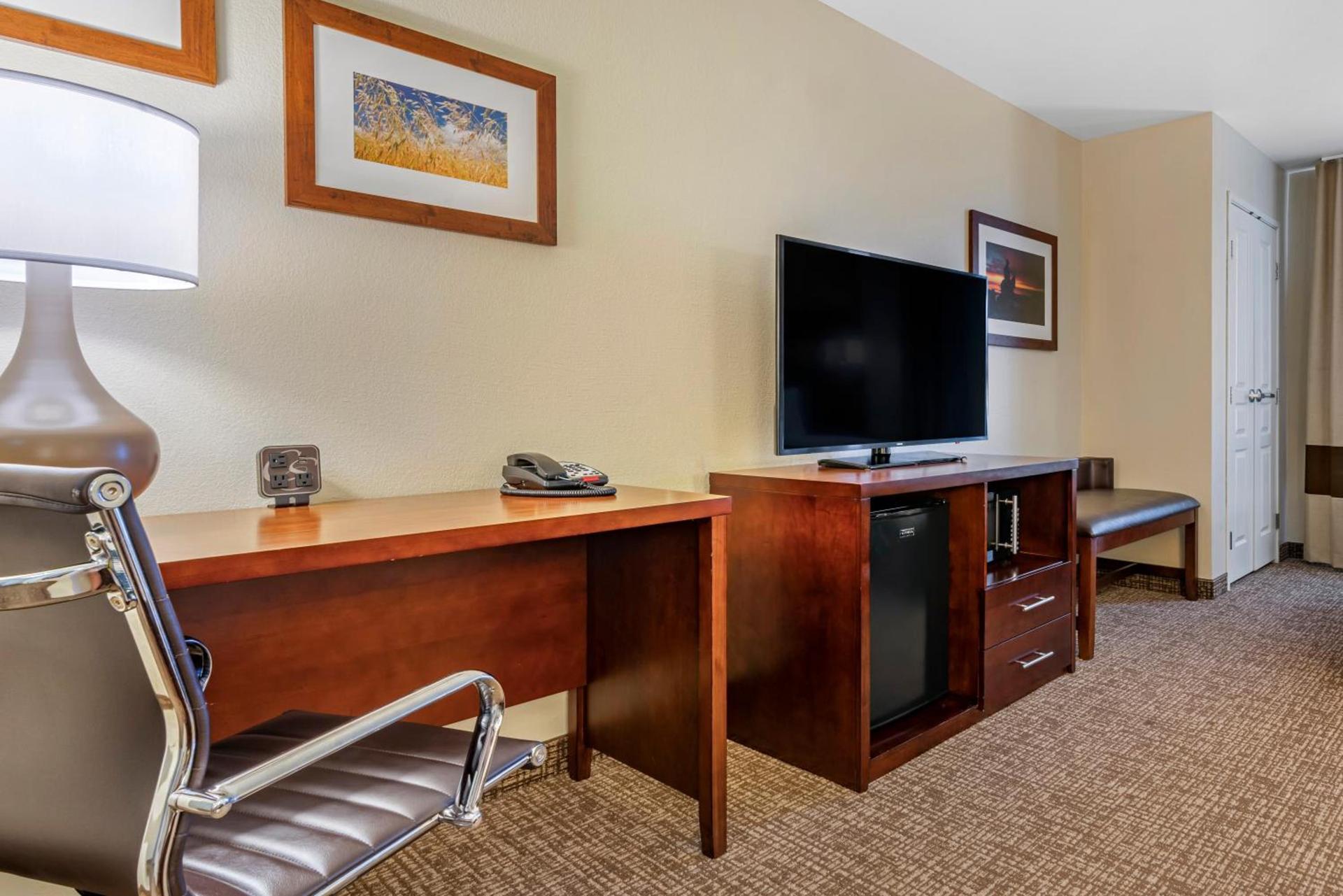 Comfort Suites Fernley photo 41