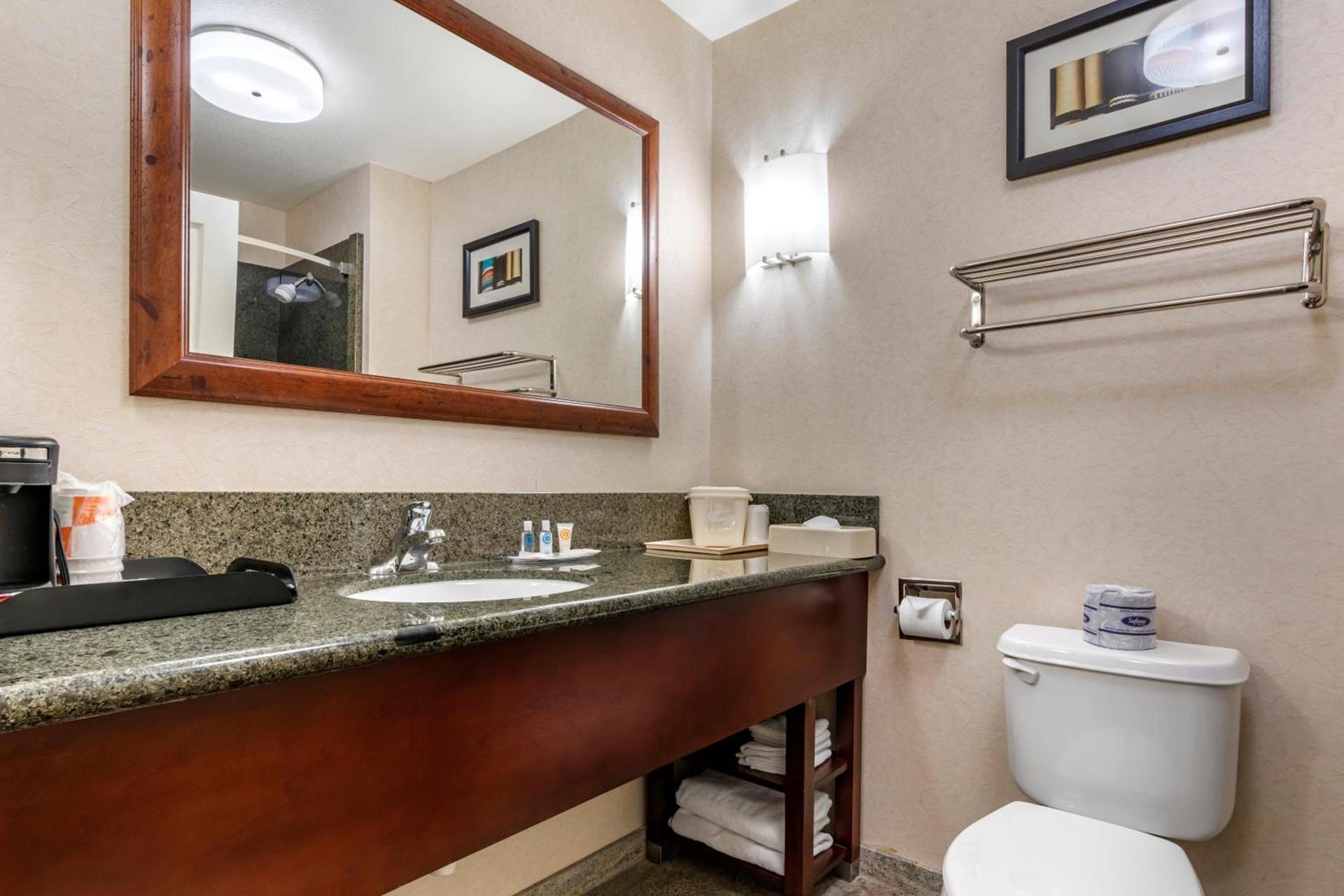 Comfort Suites Fernley photo 42